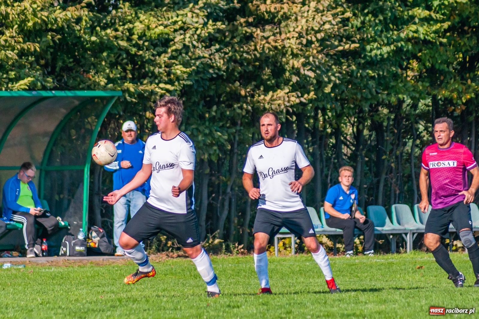 Zdjęcie w galerii na portalu naszraciborz.pl: Leszek Nieckarz Show na Płoni. Pierwsze punkty Wichru [FOTO] wiadomości z regionu