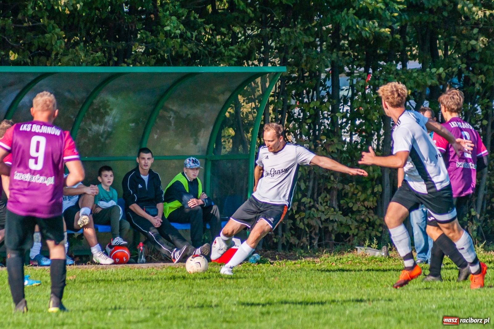 Zdjęcie w galerii na portalu naszraciborz.pl: Leszek Nieckarz Show na Płoni. Pierwsze punkty Wichru [FOTO] wiadomości z regionu