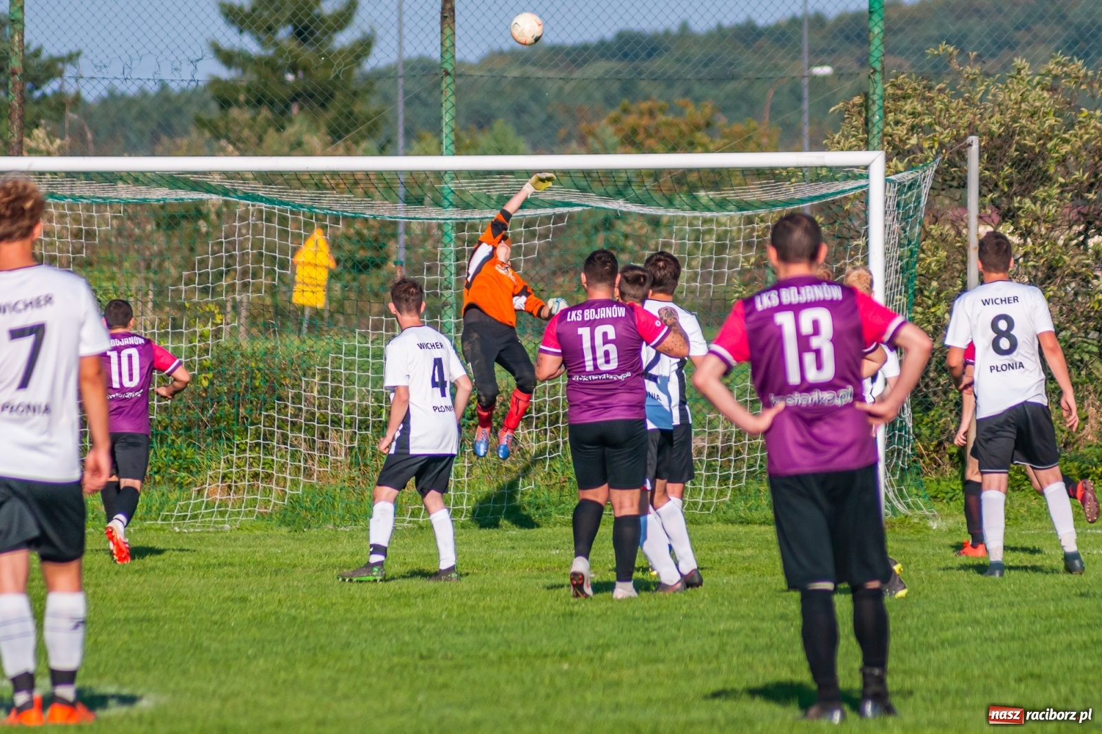 Zdjęcie w galerii na portalu naszraciborz.pl: Leszek Nieckarz Show na Płoni. Pierwsze punkty Wichru [FOTO] wiadomości z regionu