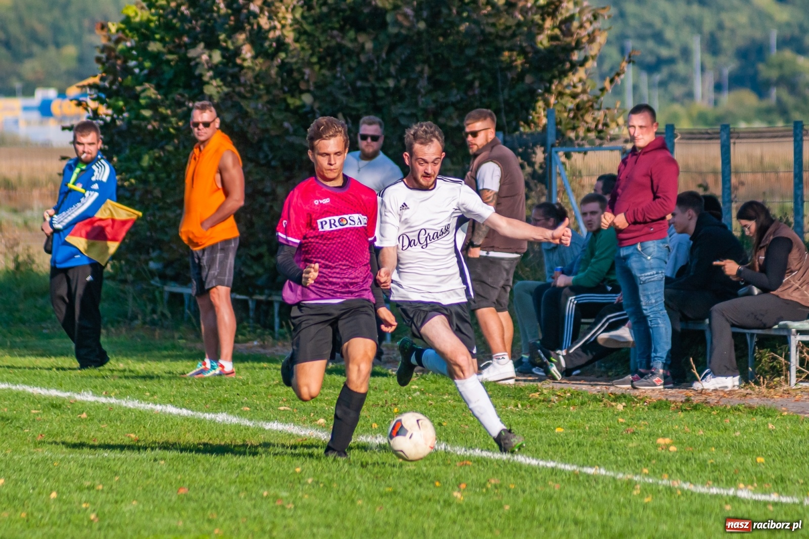 Zdjęcie w galerii na portalu naszraciborz.pl: Leszek Nieckarz Show na Płoni. Pierwsze punkty Wichru [FOTO] wiadomości z regionu