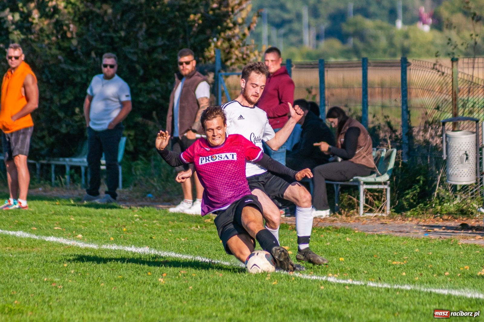 Zdjęcie w galerii na portalu naszraciborz.pl: Leszek Nieckarz Show na Płoni. Pierwsze punkty Wichru [FOTO] wiadomości z regionu