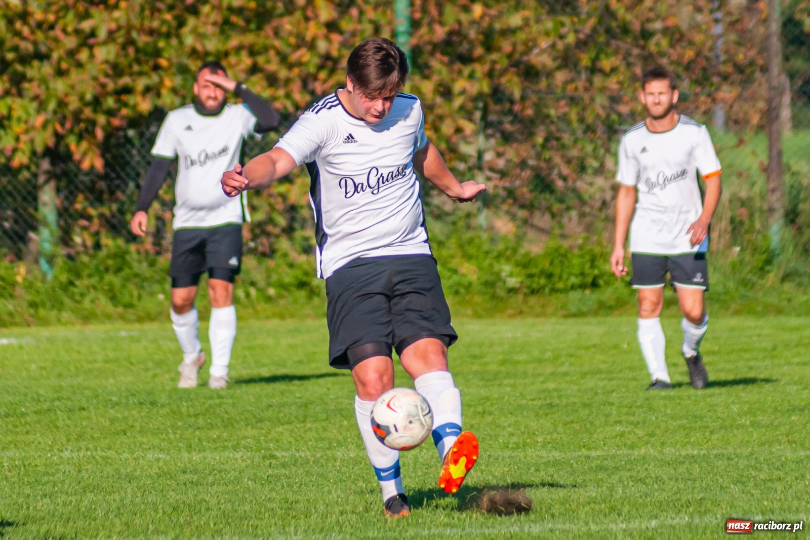 Zdjęcie w galerii na portalu naszraciborz.pl: Leszek Nieckarz Show na Płoni. Pierwsze punkty Wichru [FOTO] wiadomości z regionu