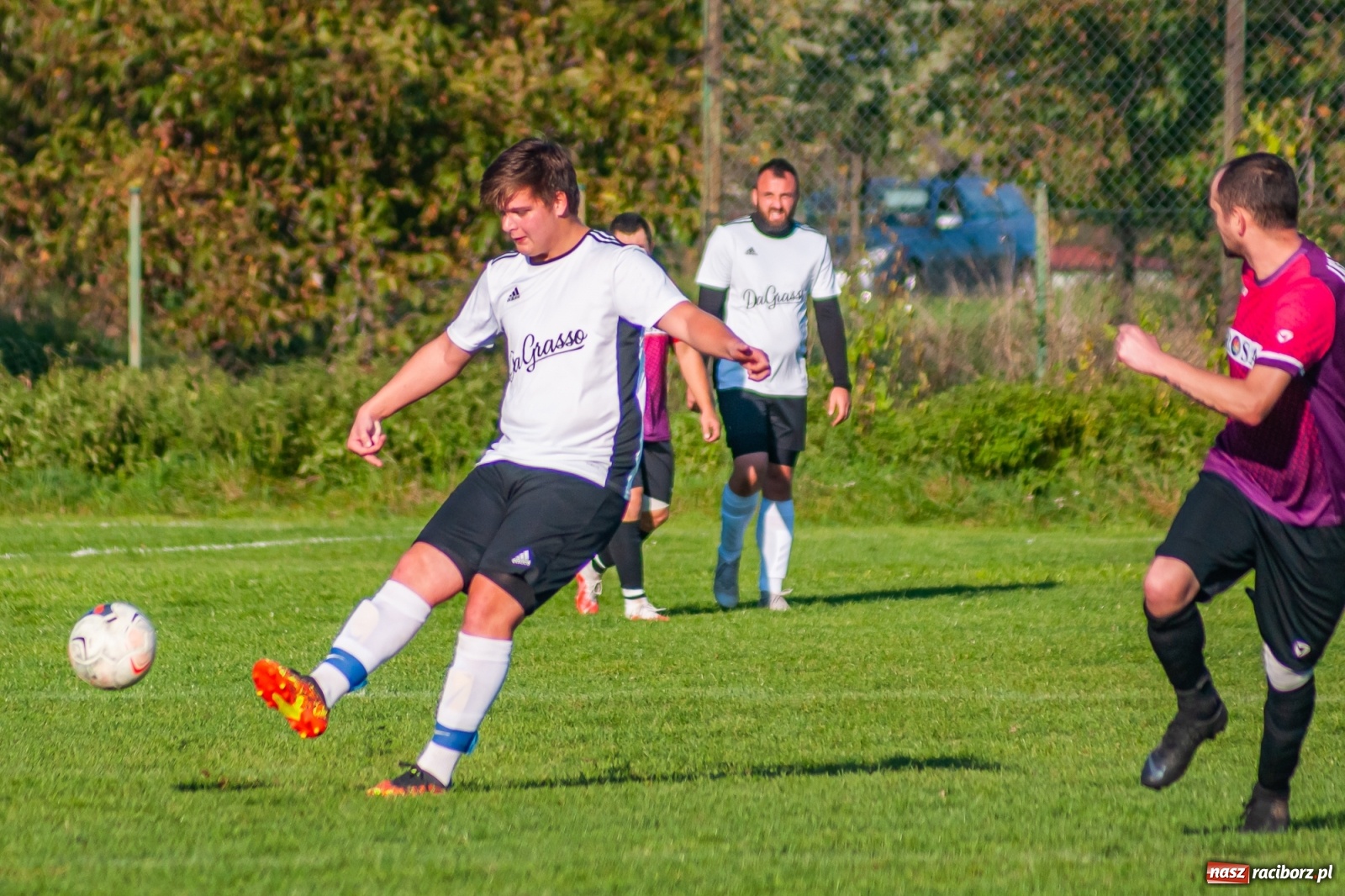 Zdjęcie w galerii na portalu naszraciborz.pl: Leszek Nieckarz Show na Płoni. Pierwsze punkty Wichru [FOTO] wiadomości z regionu