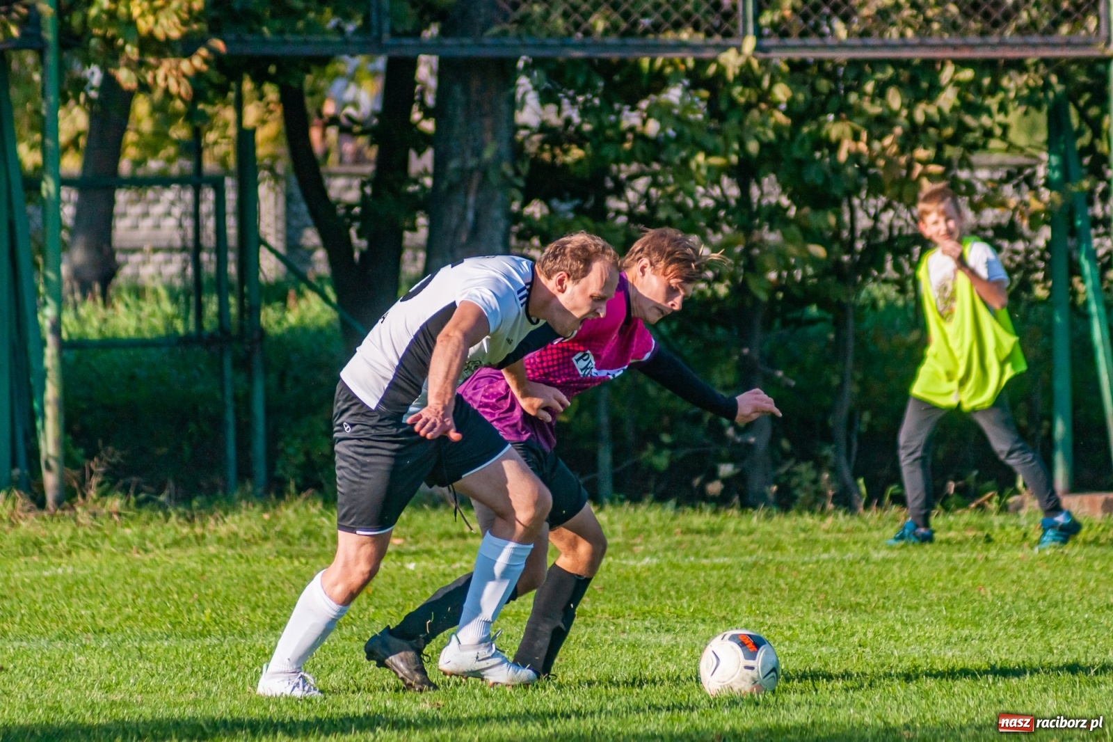 Zdjęcie w galerii na portalu naszraciborz.pl: Leszek Nieckarz Show na Płoni. Pierwsze punkty Wichru [FOTO] wiadomości z regionu