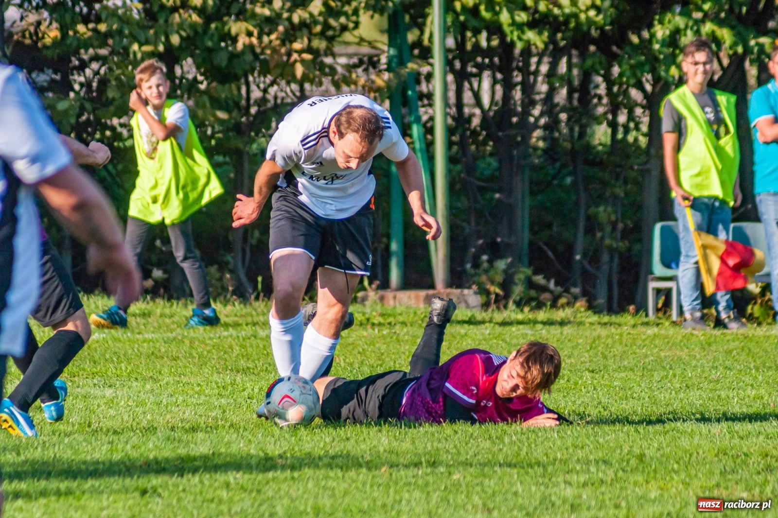 Zdjęcie w galerii na portalu naszraciborz.pl: Leszek Nieckarz Show na Płoni. Pierwsze punkty Wichru [FOTO] wiadomości z regionu