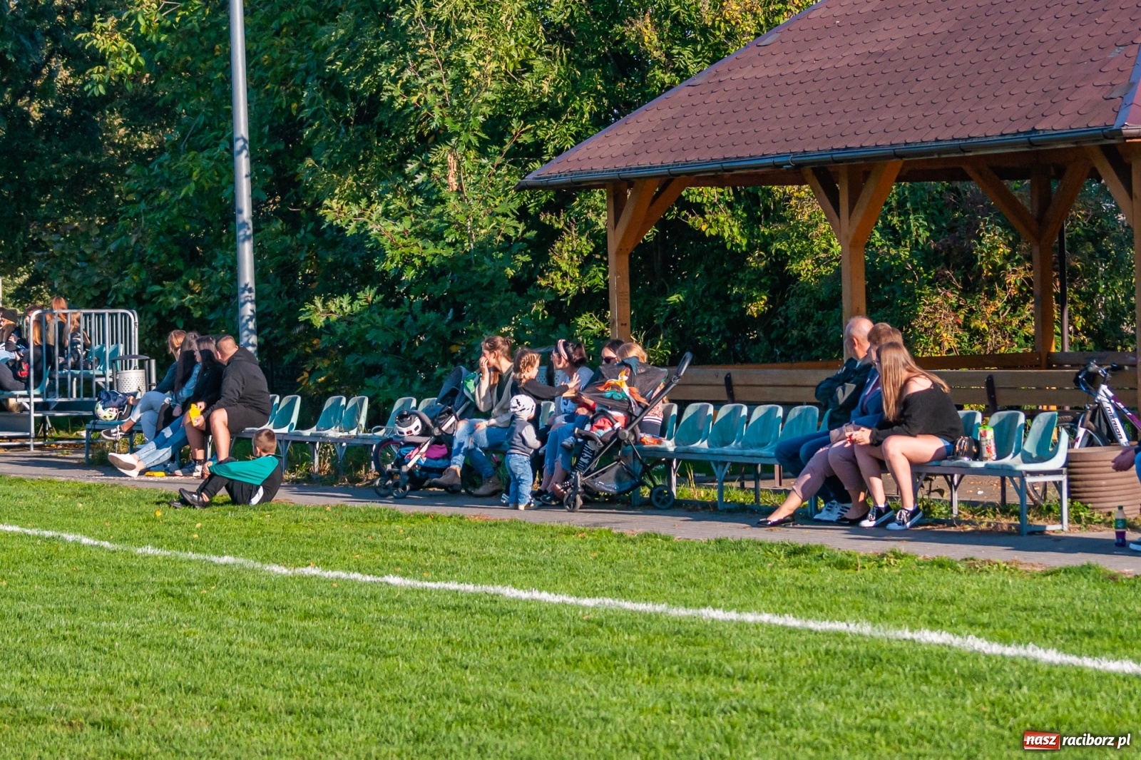 Zdjęcie w galerii na portalu naszraciborz.pl: Leszek Nieckarz Show na Płoni. Pierwsze punkty Wichru [FOTO] wiadomości z regionu