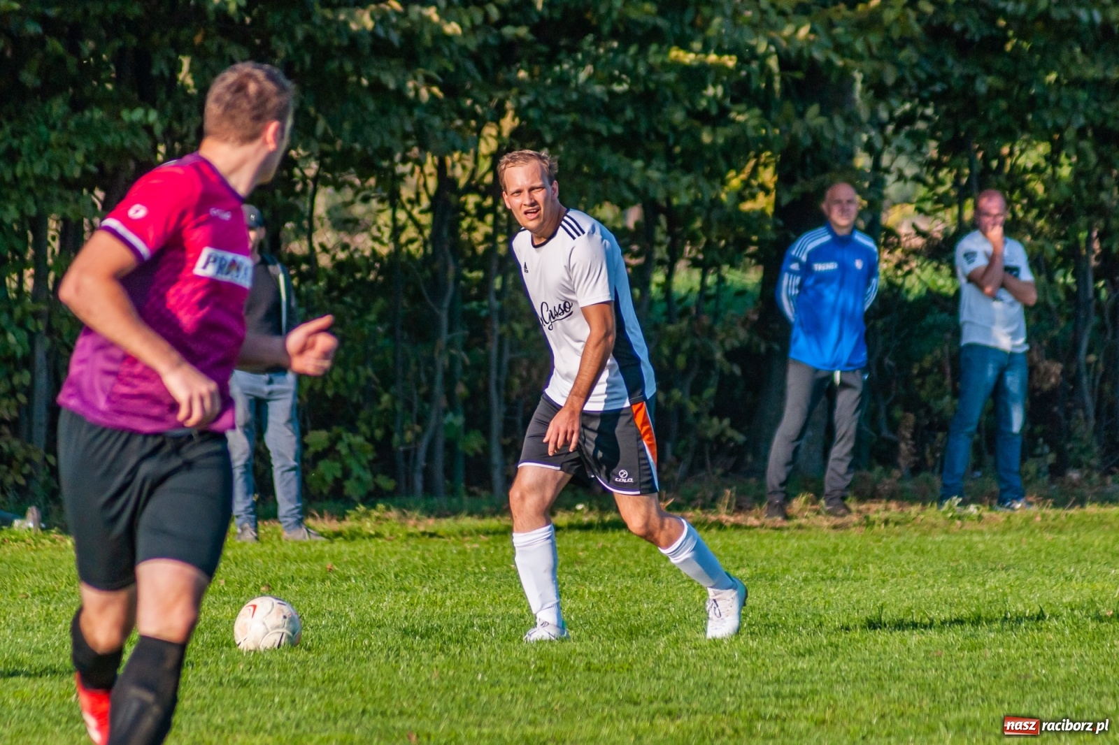 Zdjęcie w galerii na portalu naszraciborz.pl: Leszek Nieckarz Show na Płoni. Pierwsze punkty Wichru [FOTO] wiadomości z regionu
