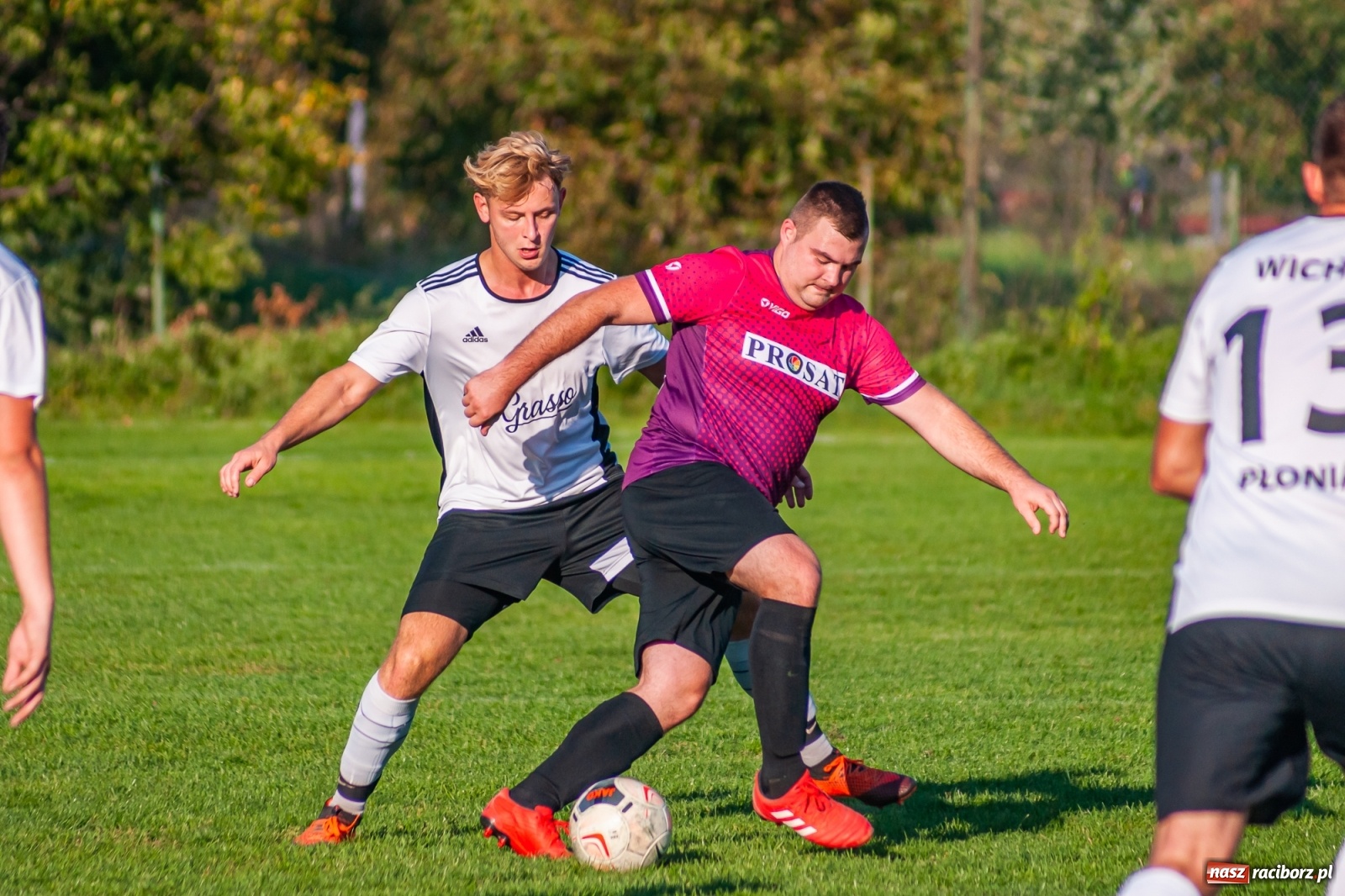 Zdjęcie w galerii na portalu naszraciborz.pl: Leszek Nieckarz Show na Płoni. Pierwsze punkty Wichru [FOTO] wiadomości z regionu