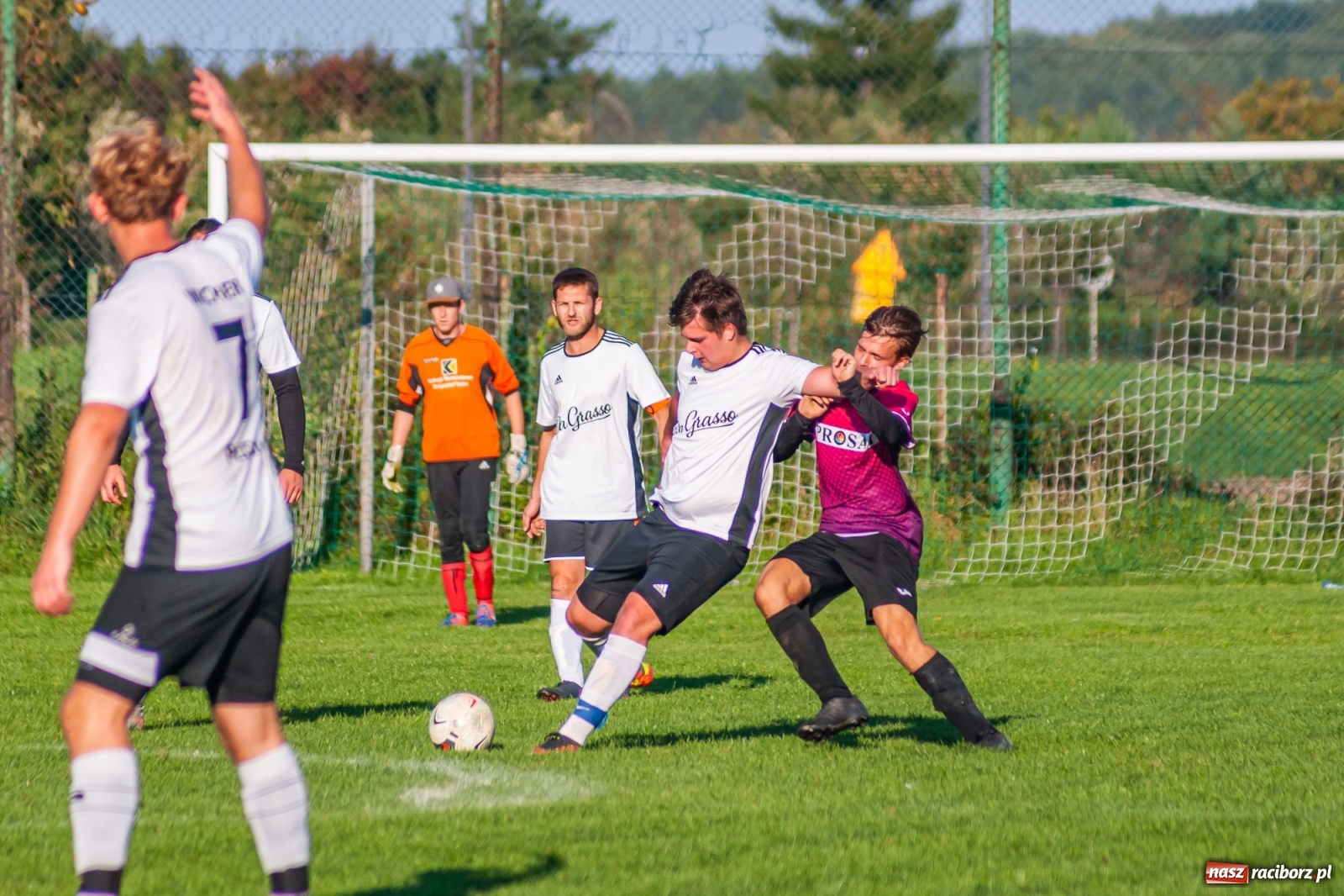 Zdjęcie w galerii na portalu naszraciborz.pl: Leszek Nieckarz Show na Płoni. Pierwsze punkty Wichru [FOTO] wiadomości z regionu
