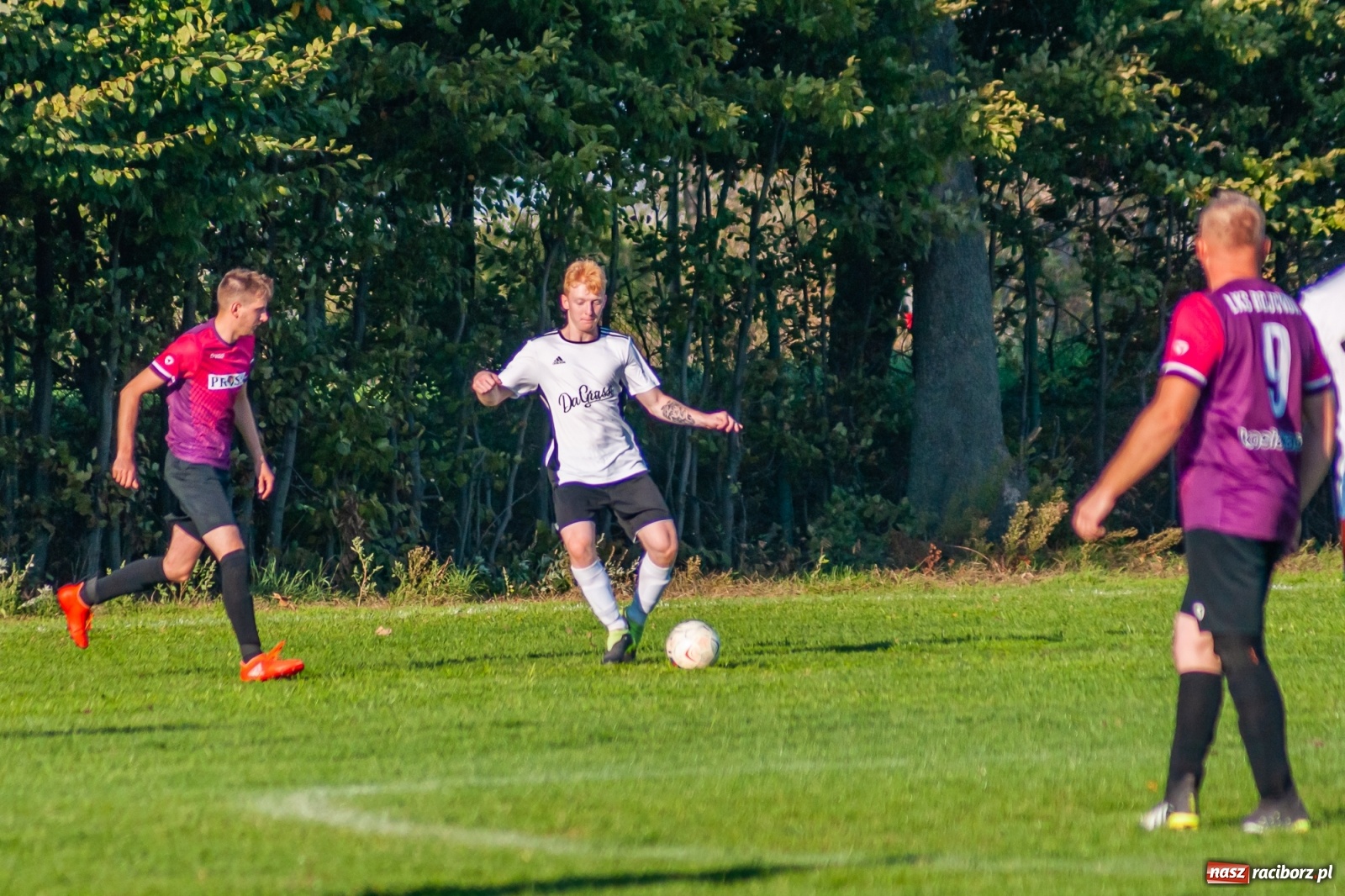 Zdjęcie w galerii na portalu naszraciborz.pl: Leszek Nieckarz Show na Płoni. Pierwsze punkty Wichru [FOTO] wiadomości z regionu