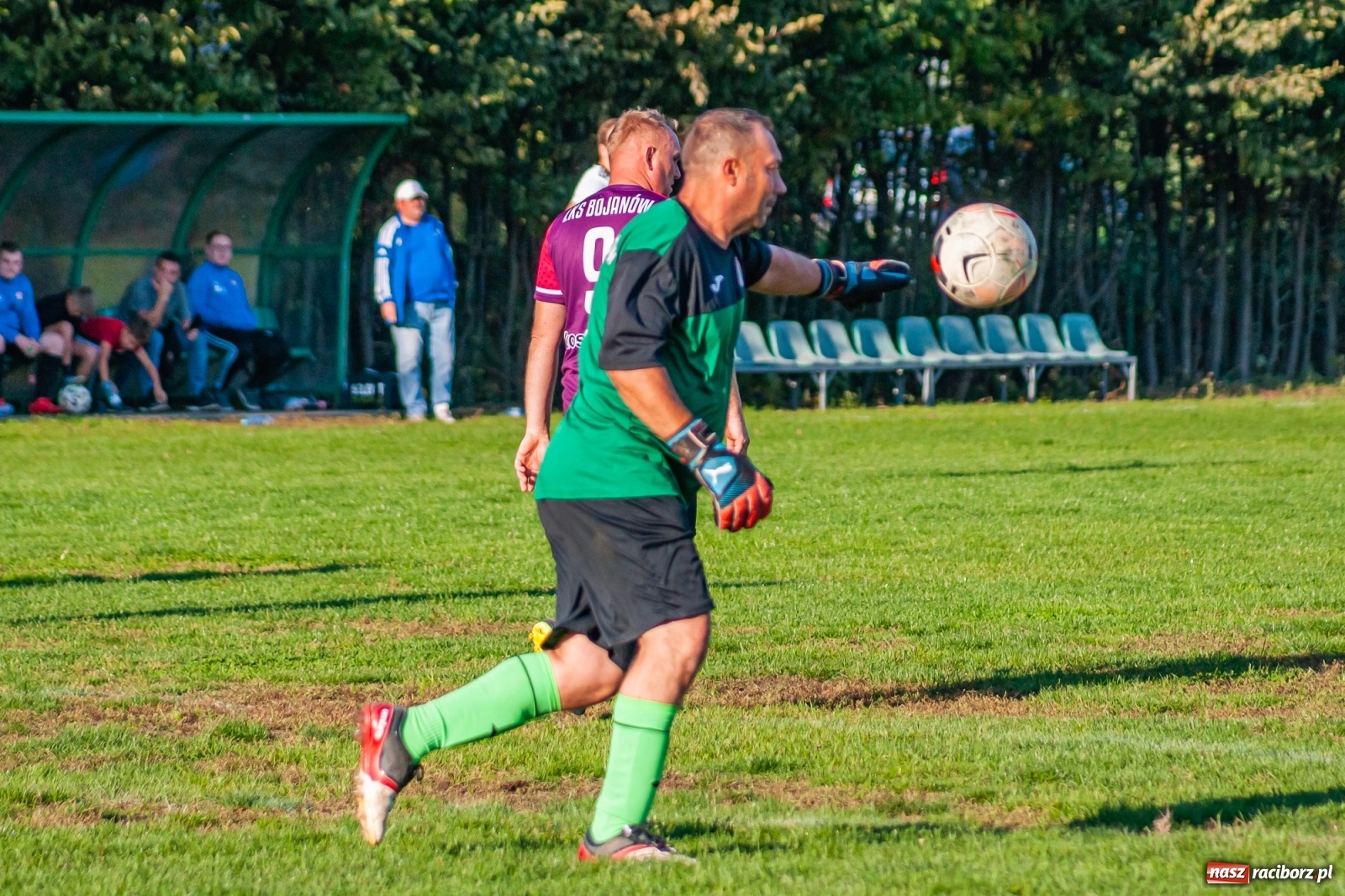 Zdjęcie w galerii na portalu naszraciborz.pl: Leszek Nieckarz Show na Płoni. Pierwsze punkty Wichru [FOTO] wiadomości z regionu