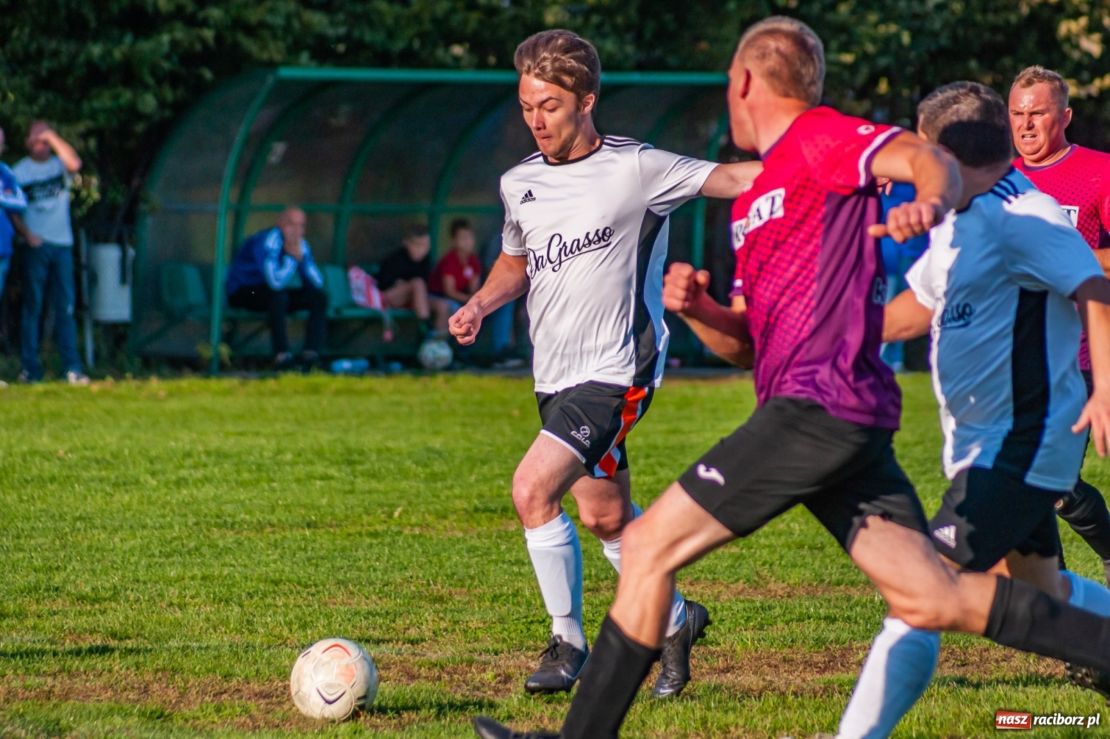 Zdjęcie w galerii na portalu naszraciborz.pl: Leszek Nieckarz Show na Płoni. Pierwsze punkty Wichru [FOTO] wiadomości z regionu