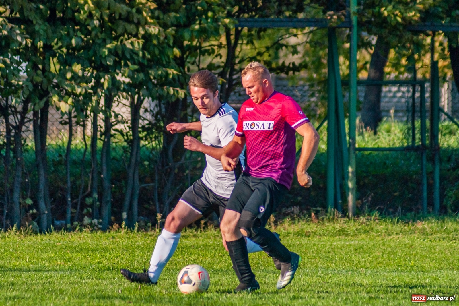 Zdjęcie w galerii na portalu naszraciborz.pl: Leszek Nieckarz Show na Płoni. Pierwsze punkty Wichru [FOTO] wiadomości z regionu