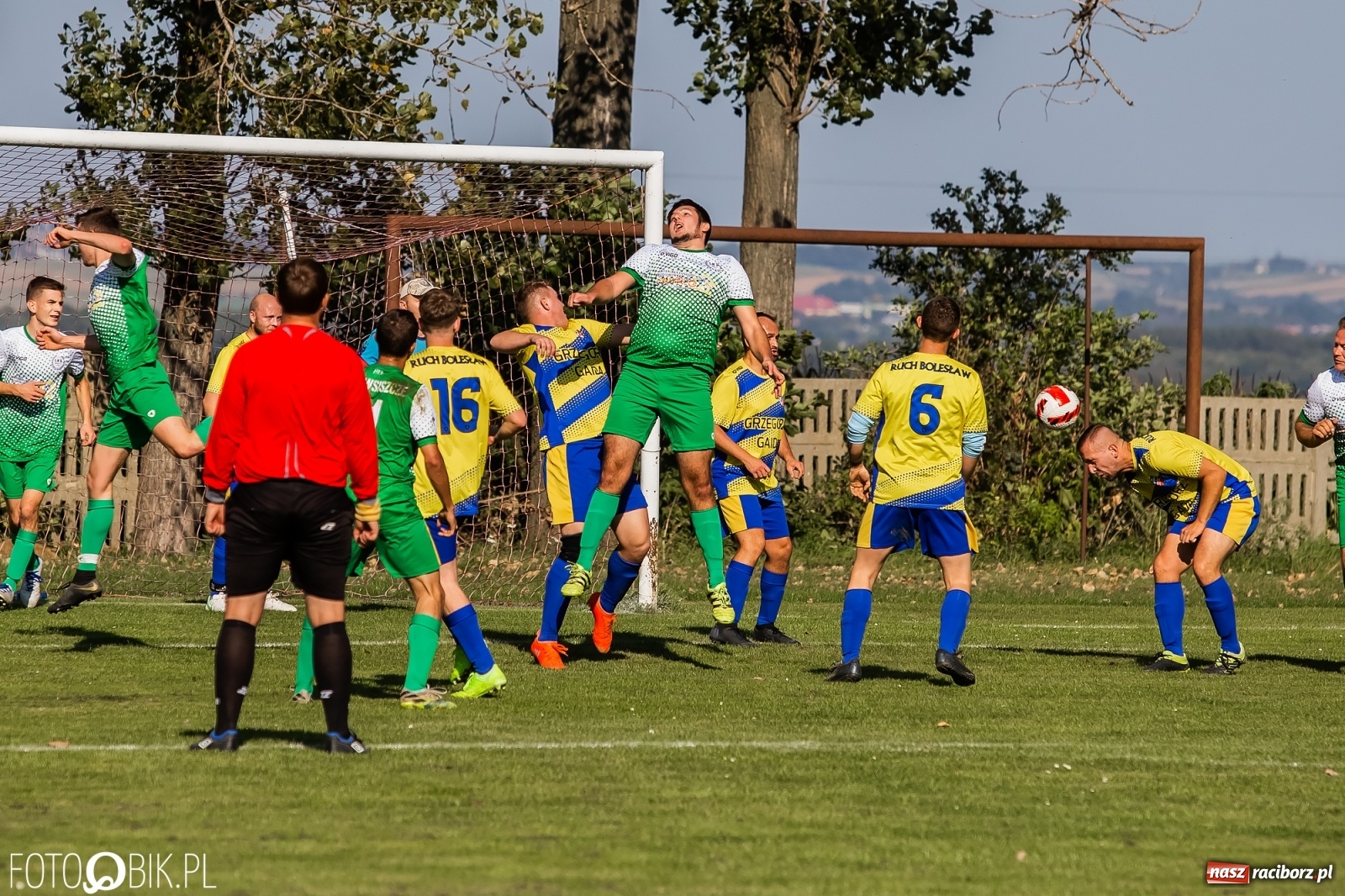 Zdjęcie w galerii na portalu naszraciborz.pl: Rezerwy Owsiszcz Ruch pokonały i komplet punktów zainkasowały [FOTO] wiadomości z regionu