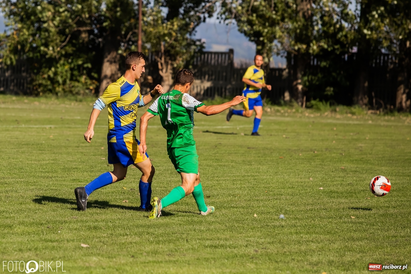 Zdjęcie w galerii na portalu naszraciborz.pl: Rezerwy Owsiszcz Ruch pokonały i komplet punktów zainkasowały [FOTO] wiadomości z regionu