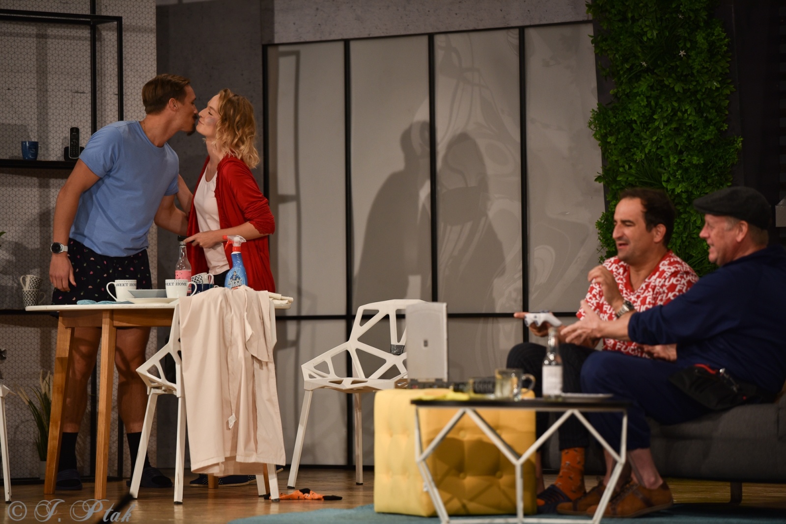 Zdjęcie w galerii na portalu naszraciborz.pl: Wąsik, czyli komedia w doborowej obsadzie na scenie RCK wiadomości z regionu