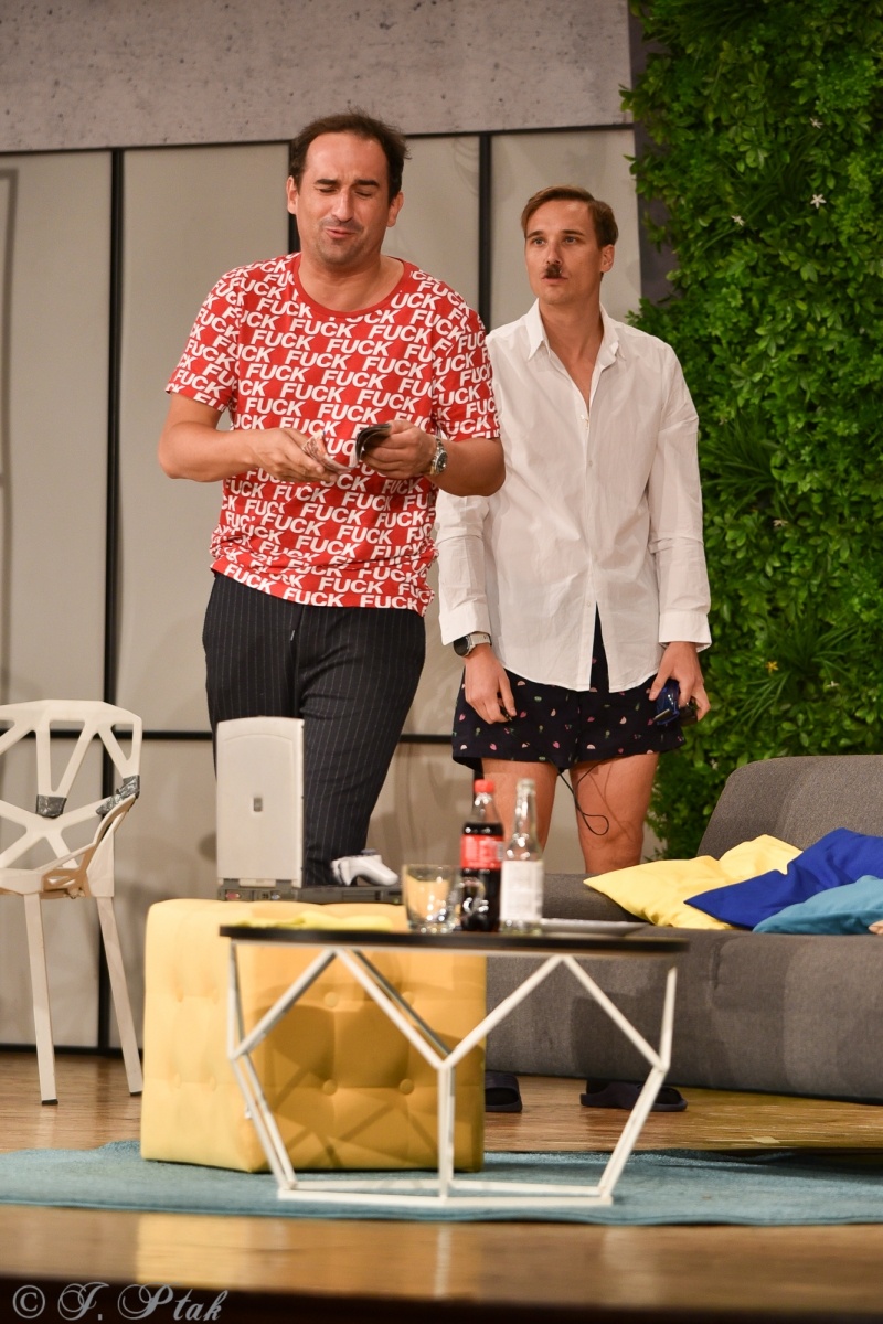 Zdjęcie w galerii na portalu naszraciborz.pl: Wąsik, czyli komedia w doborowej obsadzie na scenie RCK wiadomości z regionu