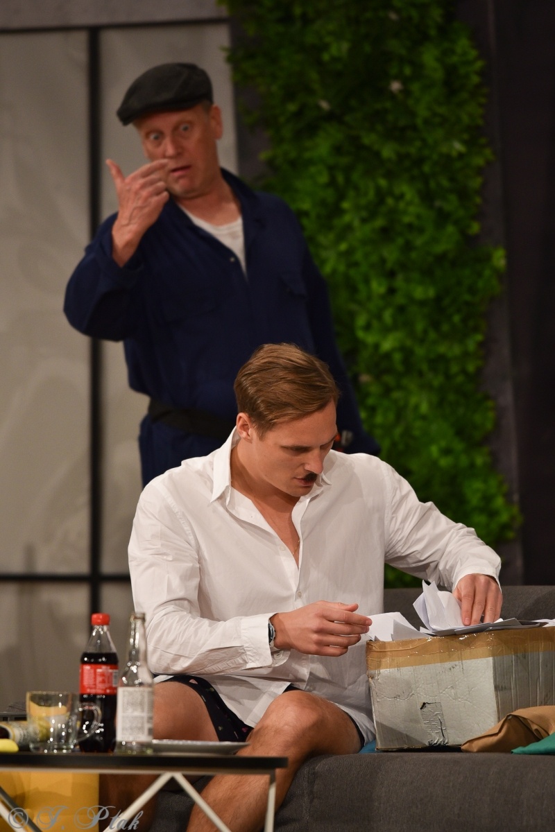 Zdjęcie w galerii na portalu naszraciborz.pl: Wąsik, czyli komedia w doborowej obsadzie na scenie RCK wiadomości z regionu