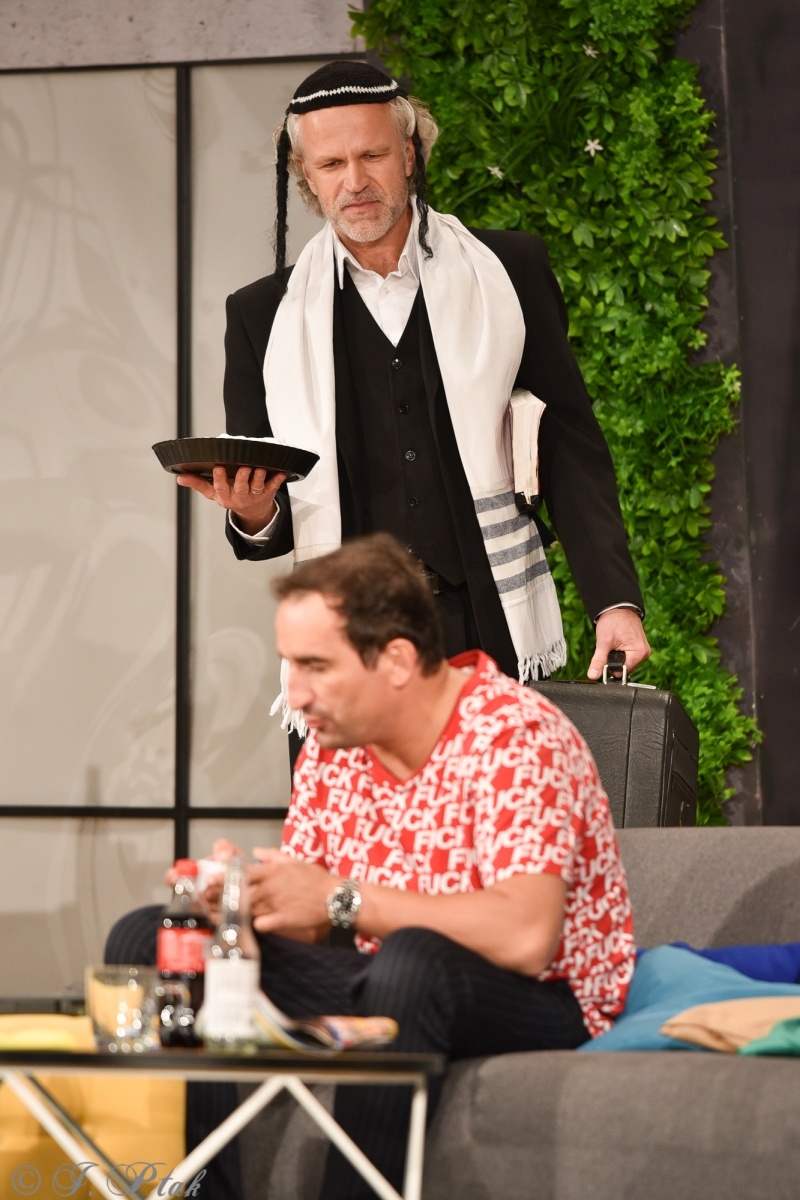 Zdjęcie w galerii na portalu naszraciborz.pl: Wąsik, czyli komedia w doborowej obsadzie na scenie RCK wiadomości z regionu