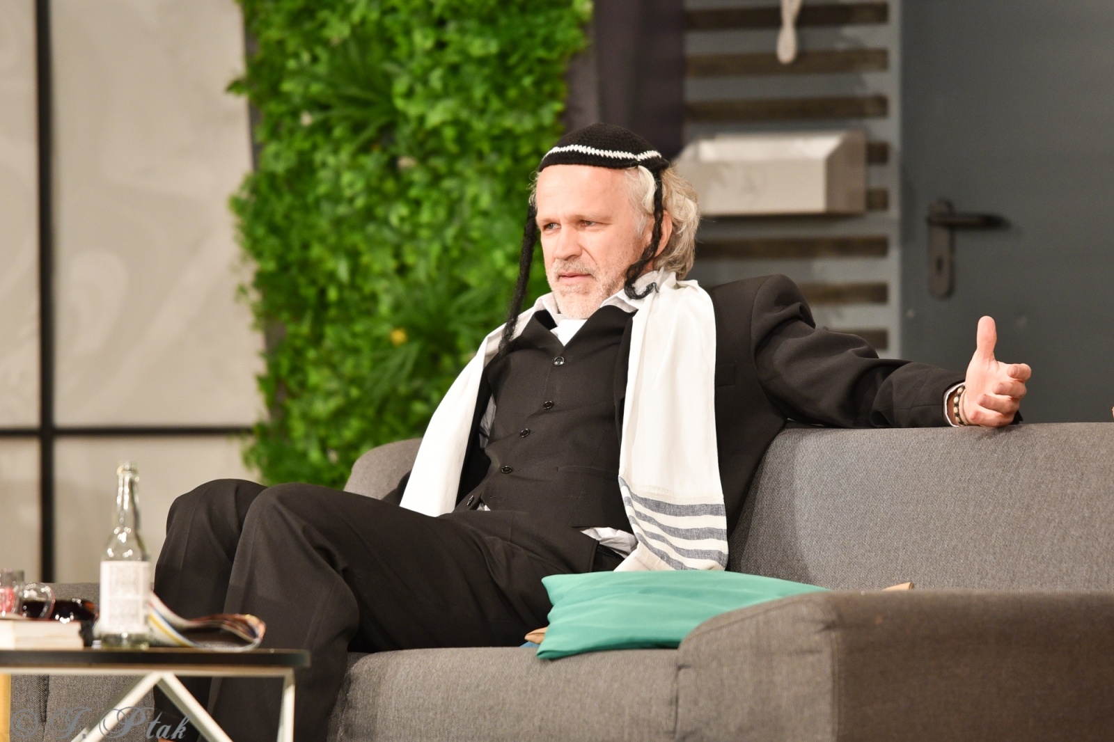 Zdjęcie w galerii na portalu naszraciborz.pl: Wąsik, czyli komedia w doborowej obsadzie na scenie RCK wiadomości z regionu