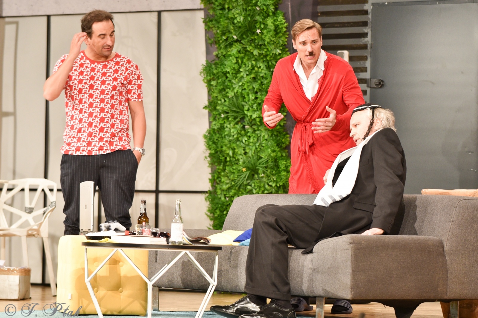 Zdjęcie w galerii na portalu naszraciborz.pl: Wąsik, czyli komedia w doborowej obsadzie na scenie RCK wiadomości z regionu