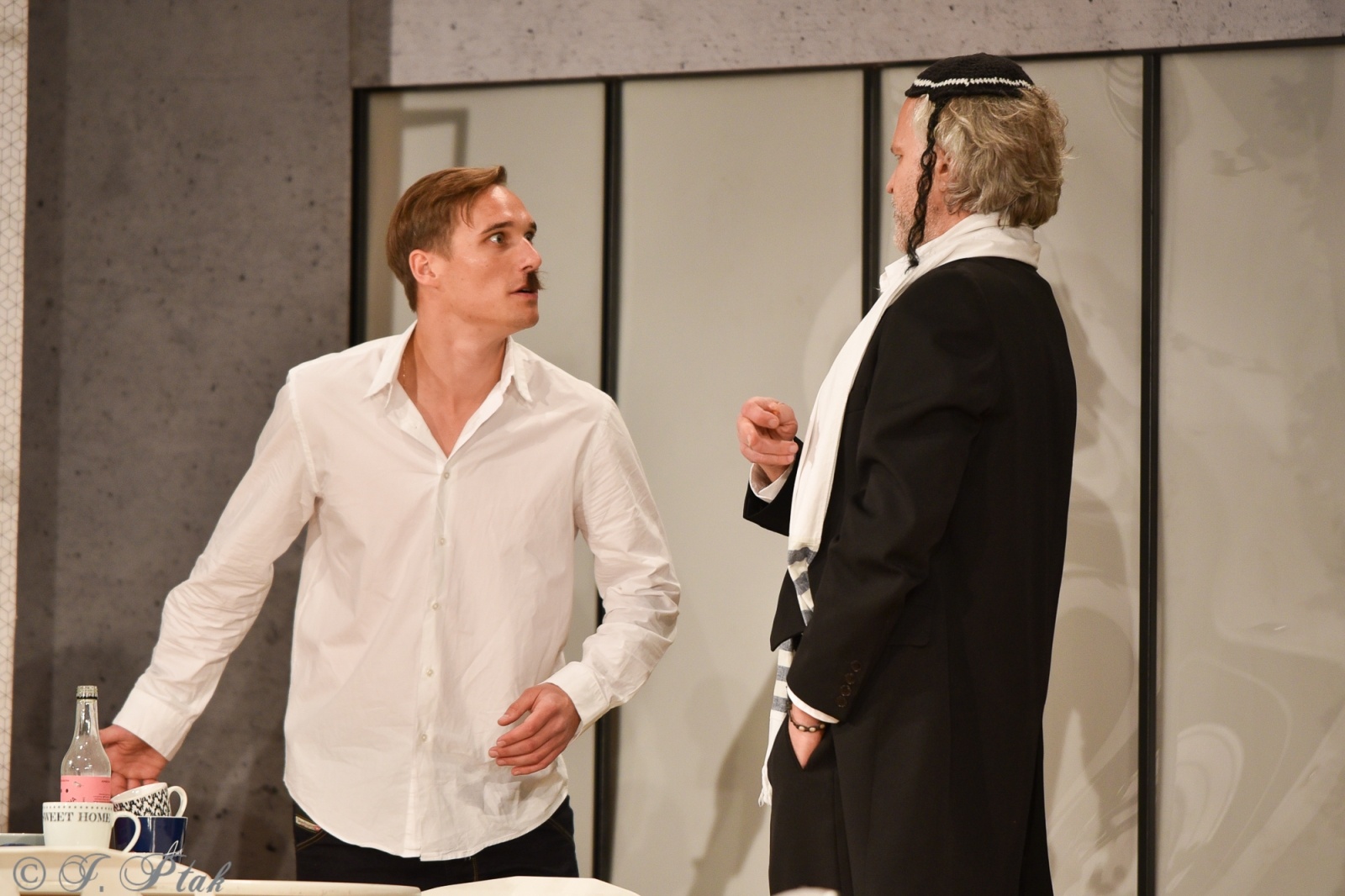 Zdjęcie w galerii na portalu naszraciborz.pl: Wąsik, czyli komedia w doborowej obsadzie na scenie RCK wiadomości z regionu