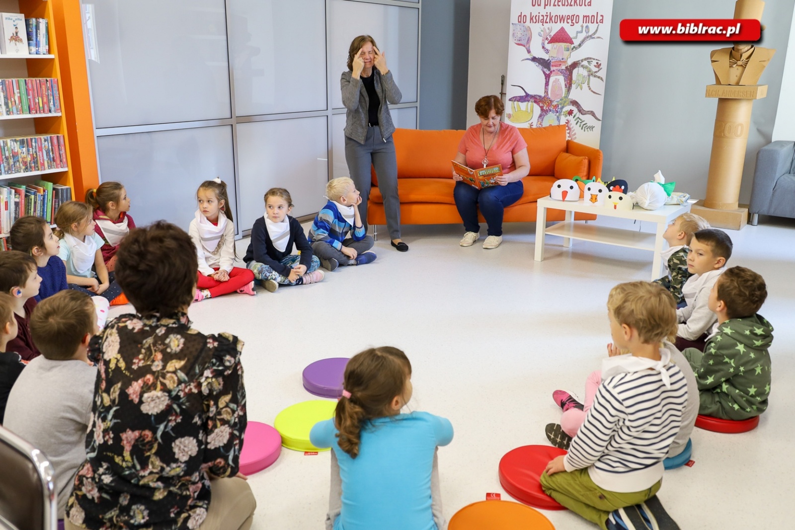 Zdjęcie w galerii na portalu naszraciborz.pl: Dzień Głuchych w Raciborzu. Razem wyrywali rzepkę wiadomości z regionu