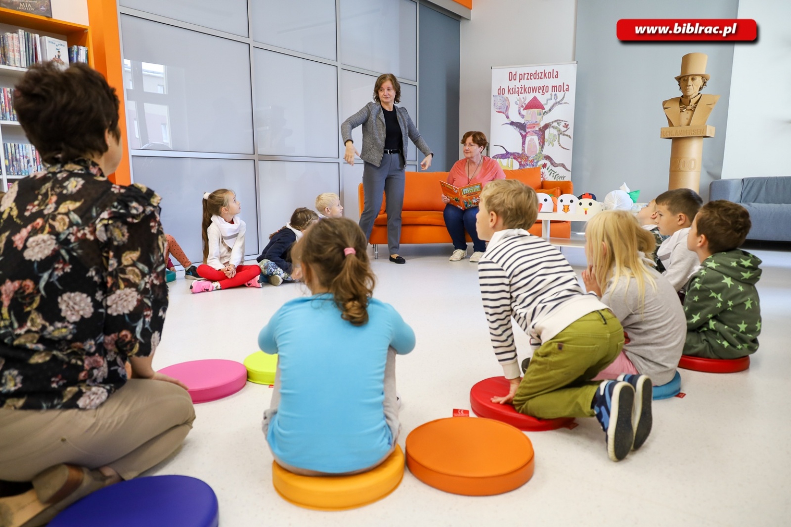 Zdjęcie w galerii na portalu naszraciborz.pl: Dzień Głuchych w Raciborzu. Razem wyrywali rzepkę wiadomości z regionu