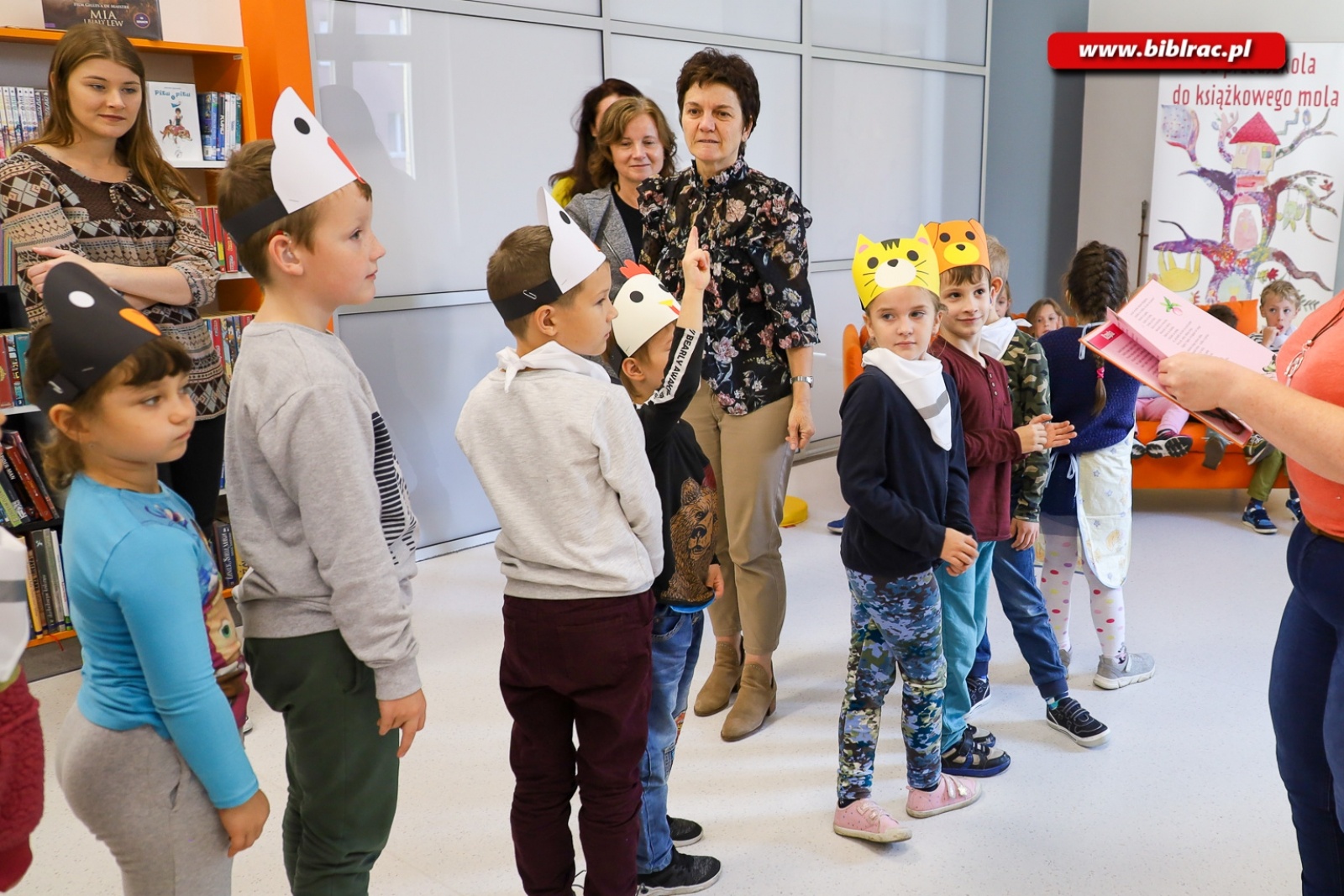 Zdjęcie w galerii na portalu naszraciborz.pl: Dzień Głuchych w Raciborzu. Razem wyrywali rzepkę wiadomości z regionu