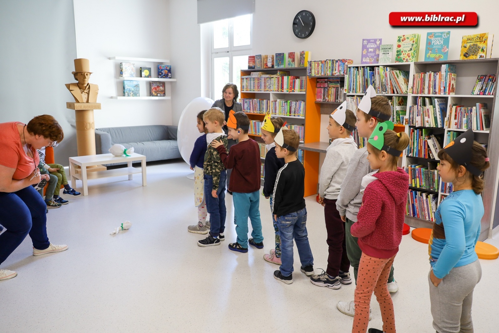 Zdjęcie w galerii na portalu naszraciborz.pl: Dzień Głuchych w Raciborzu. Razem wyrywali rzepkę wiadomości z regionu