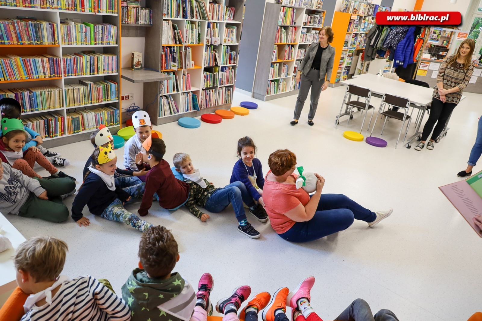 Zdjęcie w galerii na portalu naszraciborz.pl: Dzień Głuchych w Raciborzu. Razem wyrywali rzepkę wiadomości z regionu