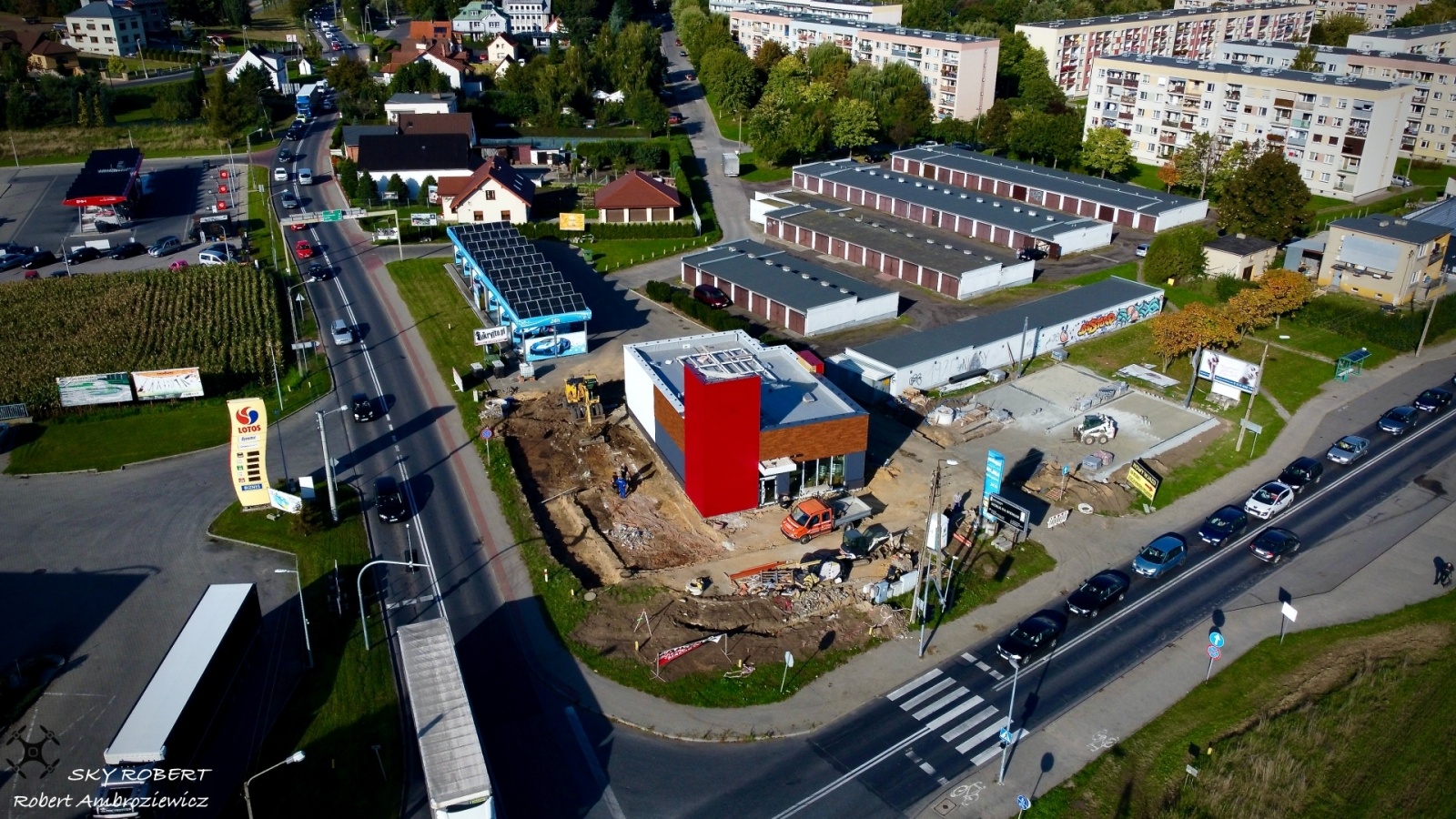 Zdjęcie w galerii na portalu naszraciborz.pl: Pną się do góry KFC mury. Kiedy otwarcie? wiadomości z regionu