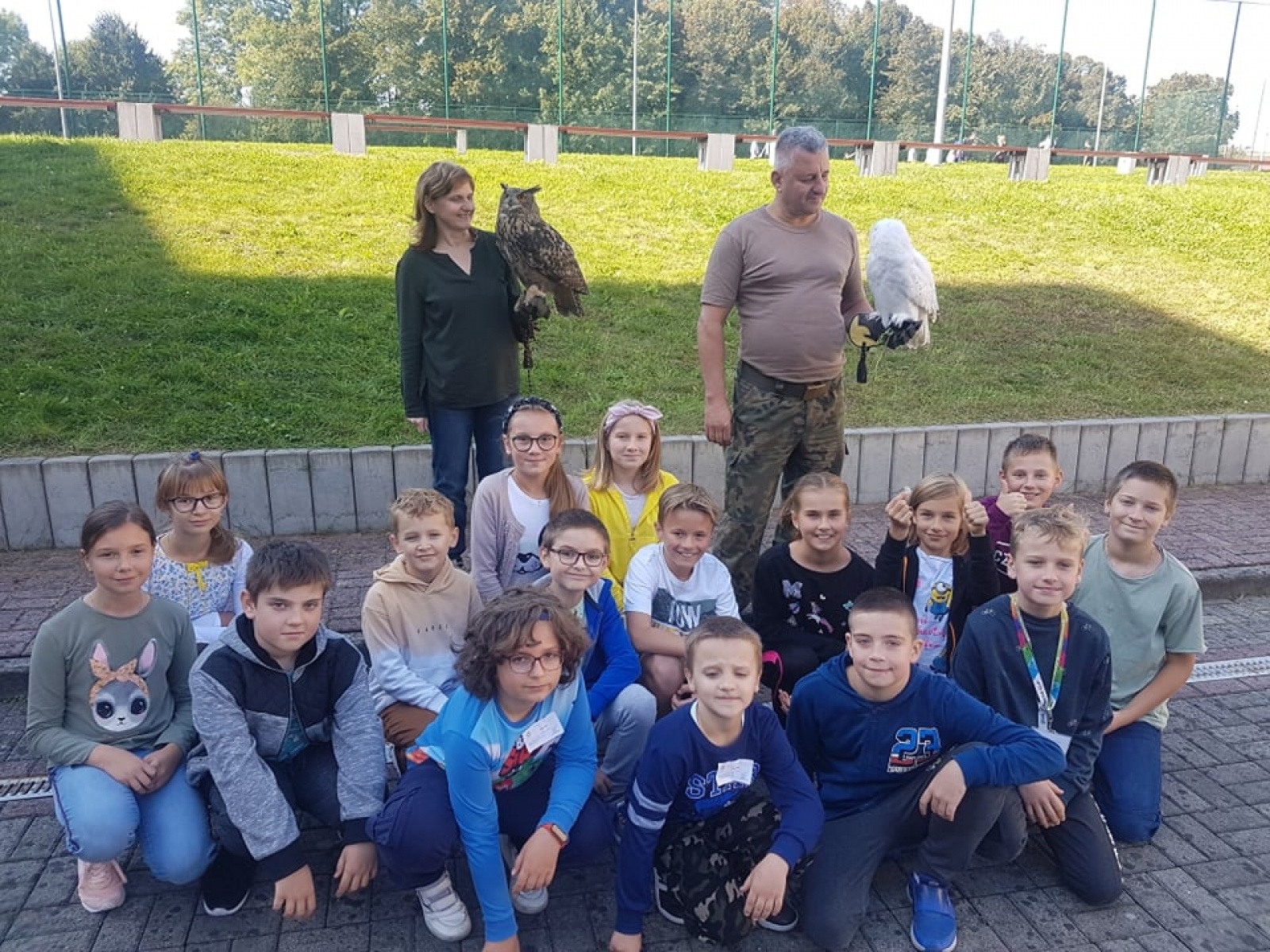 Zdjęcie w galerii na portalu naszraciborz.pl: Uczniowie SP 18 oko w oko z sową wiadomości z regionu