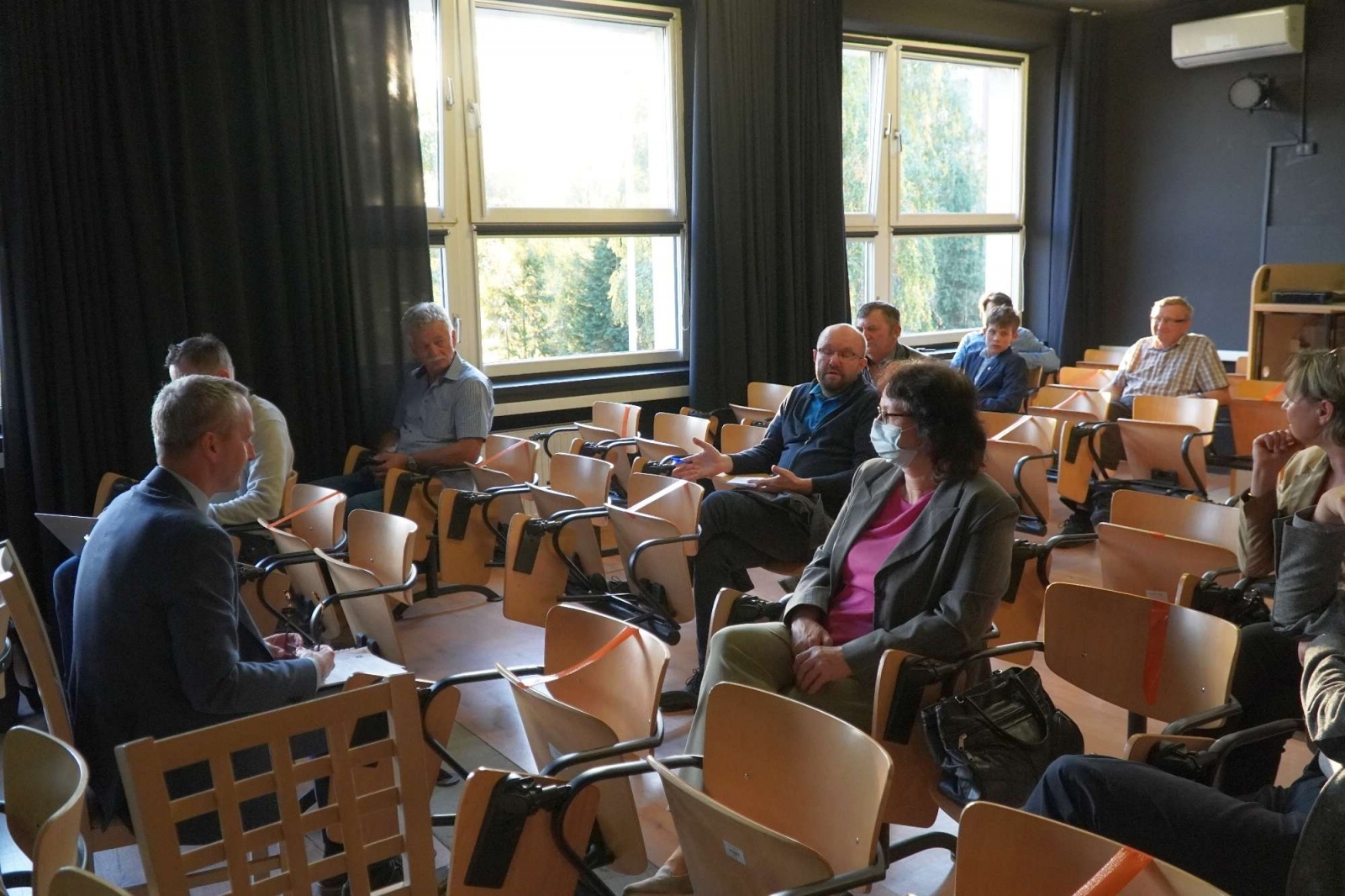 Zdjęcie w galerii na portalu naszraciborz.pl: Prezydent na Ostrogu. Przyszło dziewięć osób i trzech radnych wiadomości z regionu