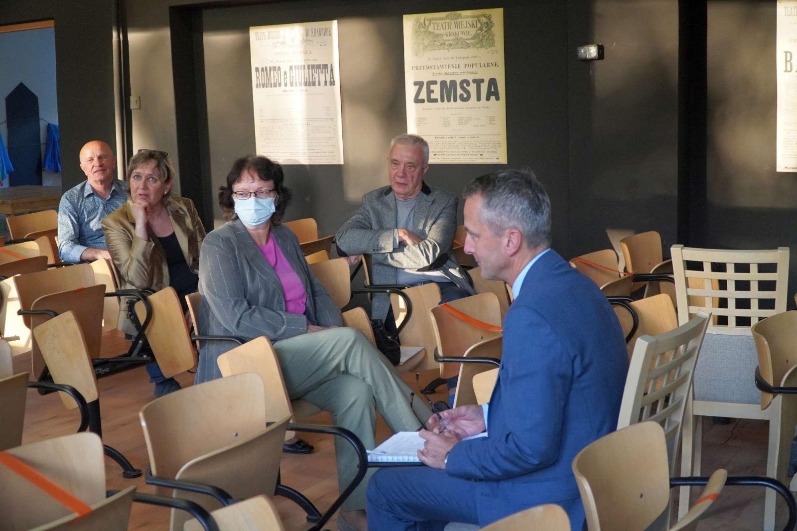 Zdjęcie w galerii na portalu naszraciborz.pl: Prezydent na Ostrogu. Przyszło dziewięć osób i trzech radnych wiadomości z regionu