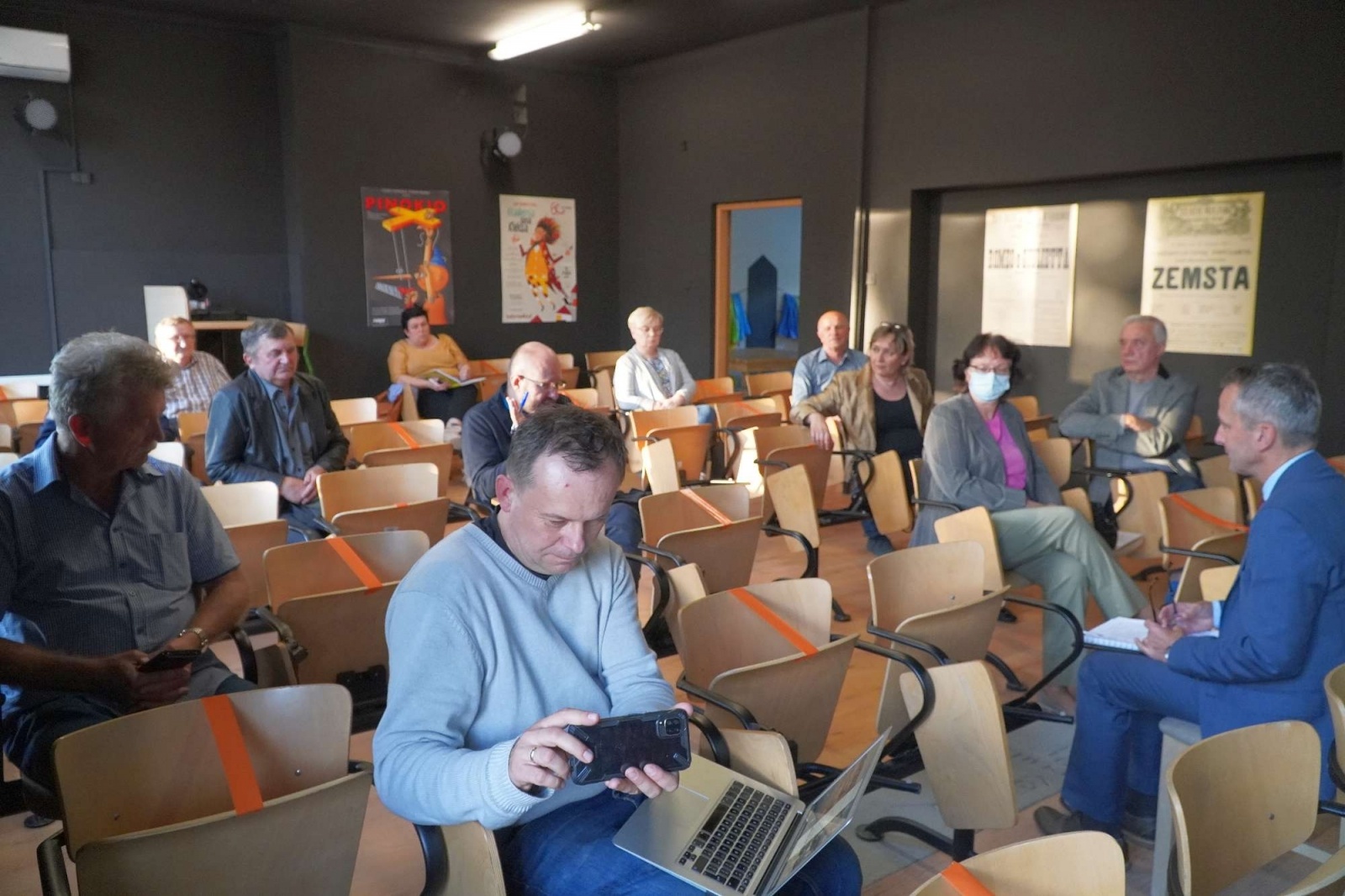 Zdjęcie w galerii na portalu naszraciborz.pl: Prezydent na Ostrogu. Przyszło dziewięć osób i trzech radnych wiadomości z regionu