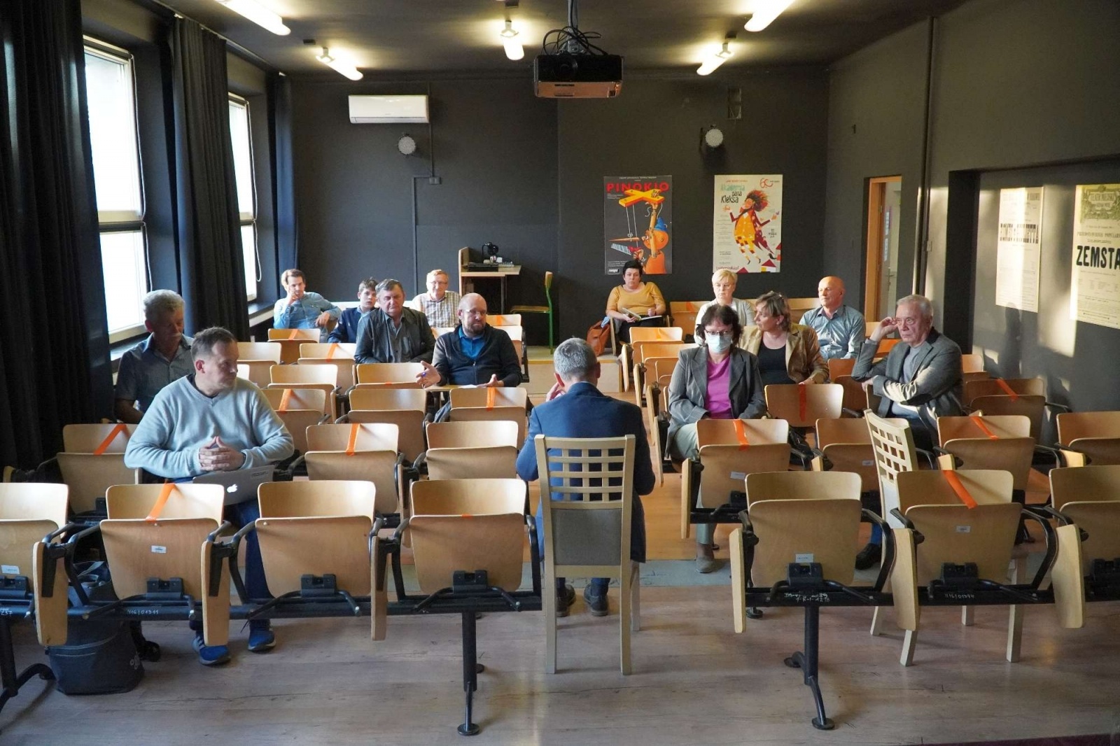 Zdjęcie w galerii na portalu naszraciborz.pl: Prezydent na Ostrogu. Przyszło dziewięć osób i trzech radnych wiadomości z regionu