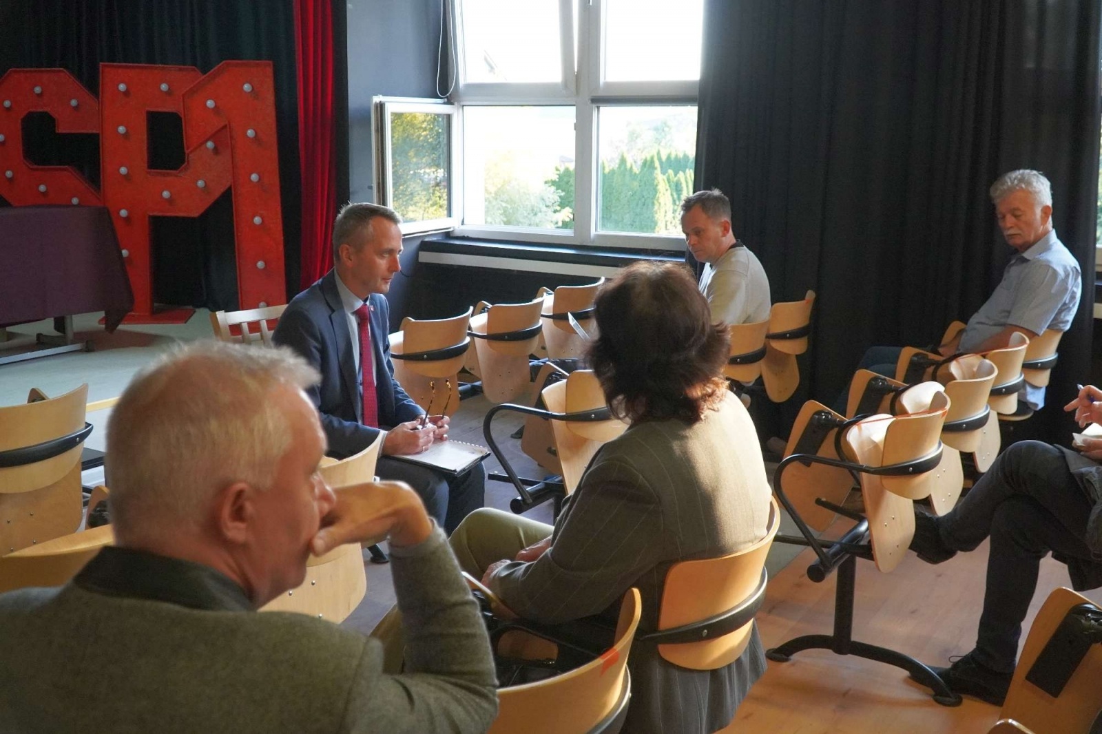 Zdjęcie w galerii na portalu naszraciborz.pl: Prezydent na Ostrogu. Przyszło dziewięć osób i trzech radnych wiadomości z regionu