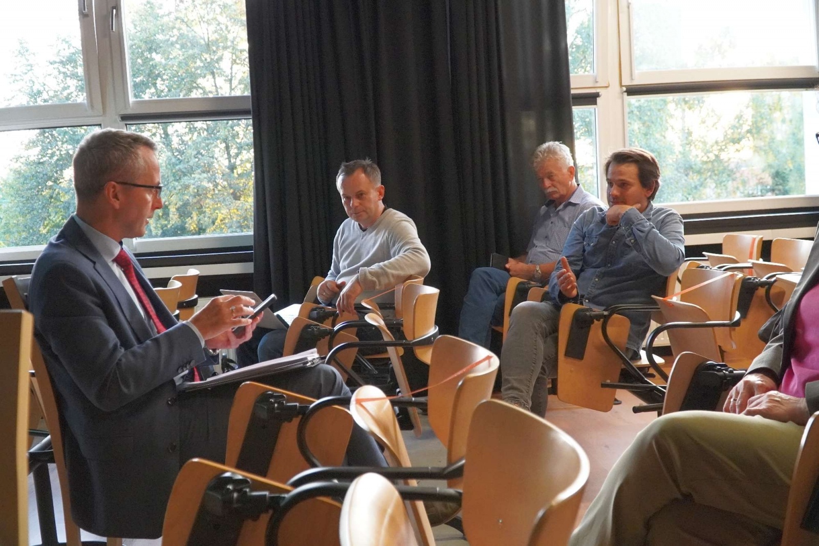 Zdjęcie w galerii na portalu naszraciborz.pl: Prezydent na Ostrogu. Przyszło dziewięć osób i trzech radnych wiadomości z regionu