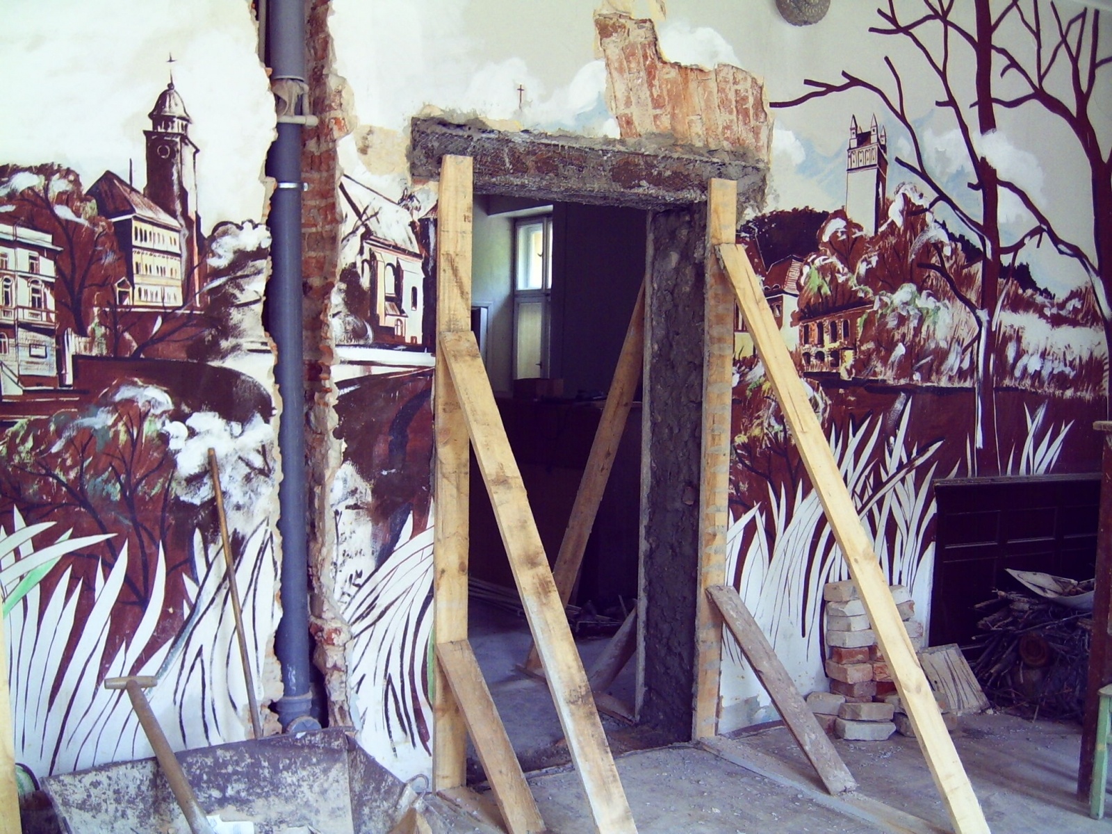 Zdjęcie w galerii na portalu naszraciborz.pl: Zmarło tu blisko trzy tysiące ludzi. Pytają, czy w pałacu straszy? wiadomości z regionu