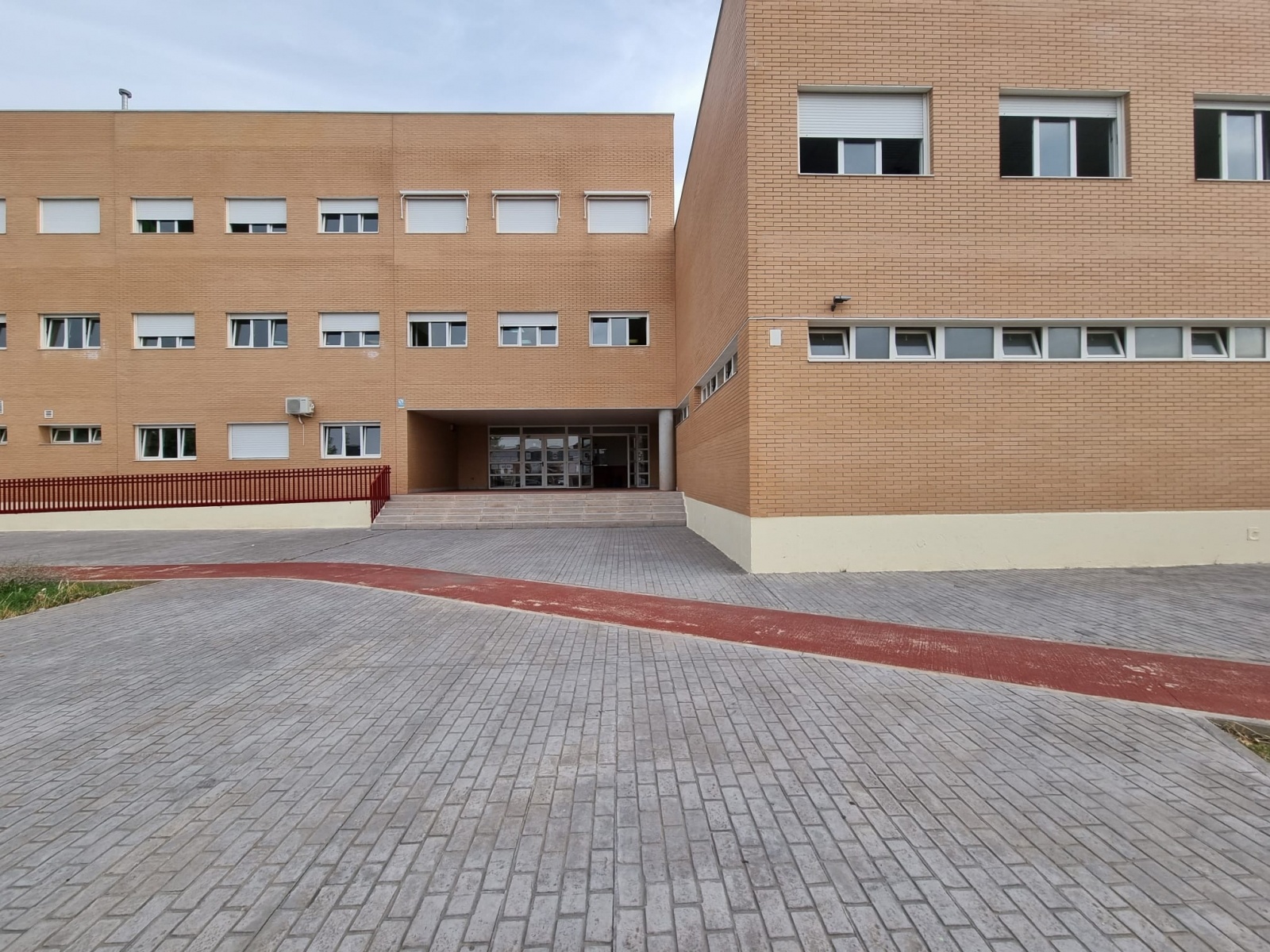 Zdjęcie w galerii na portalu naszraciborz.pl:  Nauczyciele SP 1 na Ostrogu w Madrycie wiadomości z regionu