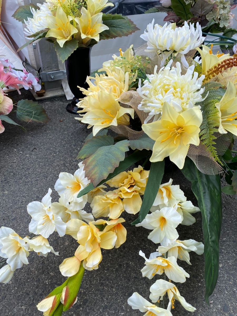 Zdjęcie w galerii na portalu naszraciborz.pl: Przy Auchan ruszył największy w mieście kiermasz przed Wszystkimi Świętymi wiadomości z regionu