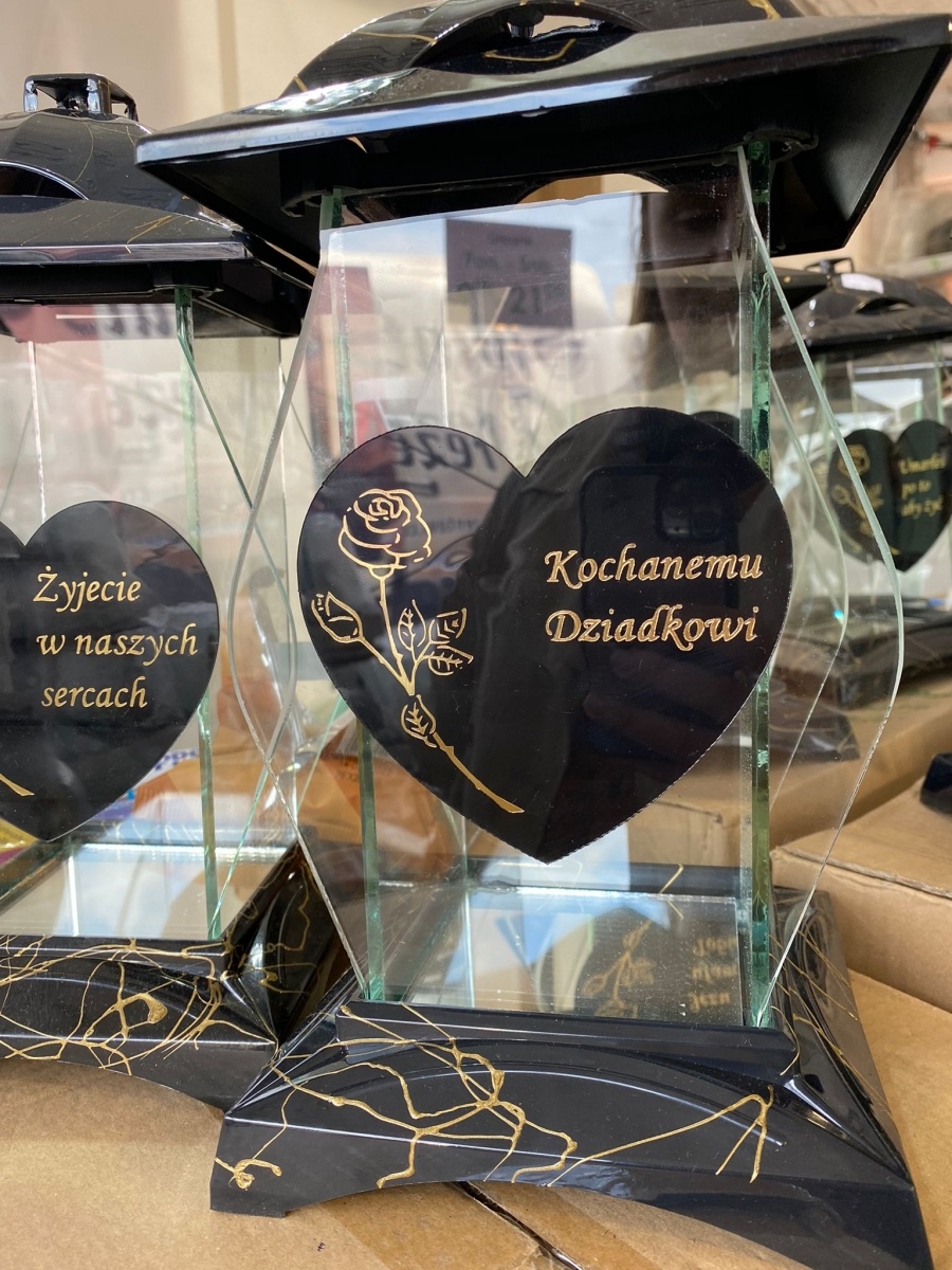 Zdjęcie w galerii na portalu naszraciborz.pl: Przy Auchan ruszył największy w mieście kiermasz przed Wszystkimi Świętymi wiadomości z regionu