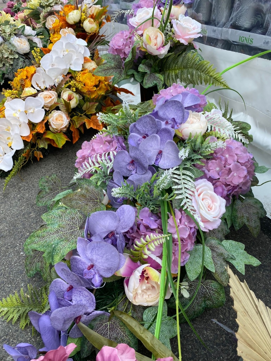 Zdjęcie w galerii na portalu naszraciborz.pl: Przy Auchan ruszył największy w mieście kiermasz przed Wszystkimi Świętymi wiadomości z regionu