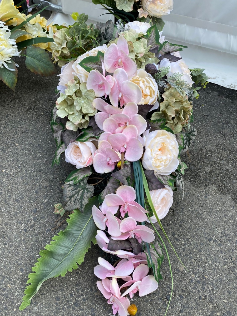 Zdjęcie w galerii na portalu naszraciborz.pl: Przy Auchan ruszył największy w mieście kiermasz przed Wszystkimi Świętymi wiadomości z regionu