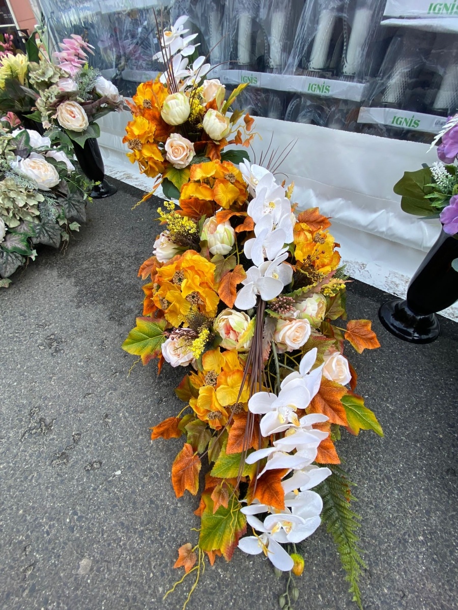 Zdjęcie w galerii na portalu naszraciborz.pl: Przy Auchan ruszył największy w mieście kiermasz przed Wszystkimi Świętymi wiadomości z regionu