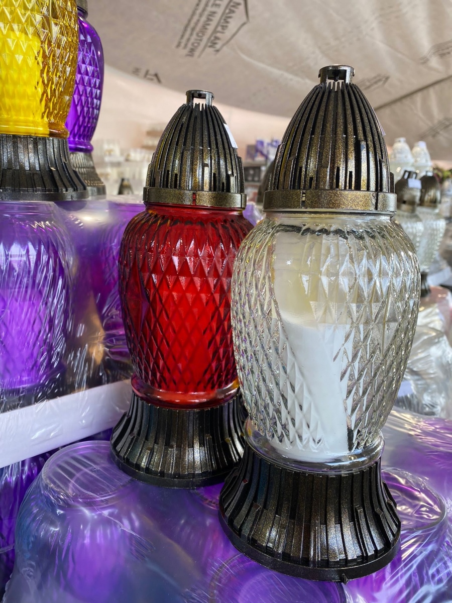 Zdjęcie w galerii na portalu naszraciborz.pl: Przy Auchan ruszył największy w mieście kiermasz przed Wszystkimi Świętymi wiadomości z regionu