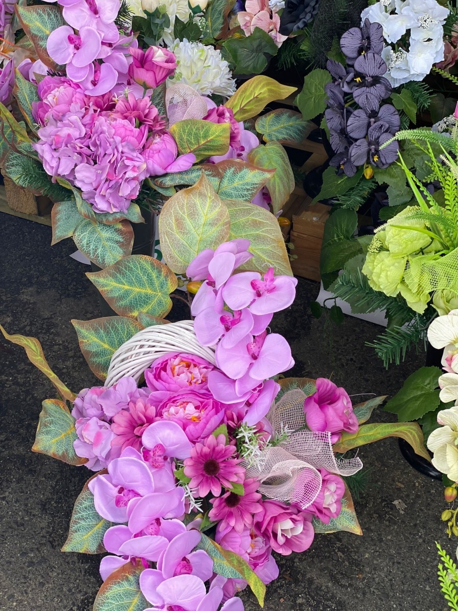 Zdjęcie w galerii na portalu naszraciborz.pl: Przy Auchan ruszył największy w mieście kiermasz przed Wszystkimi Świętymi wiadomości z regionu