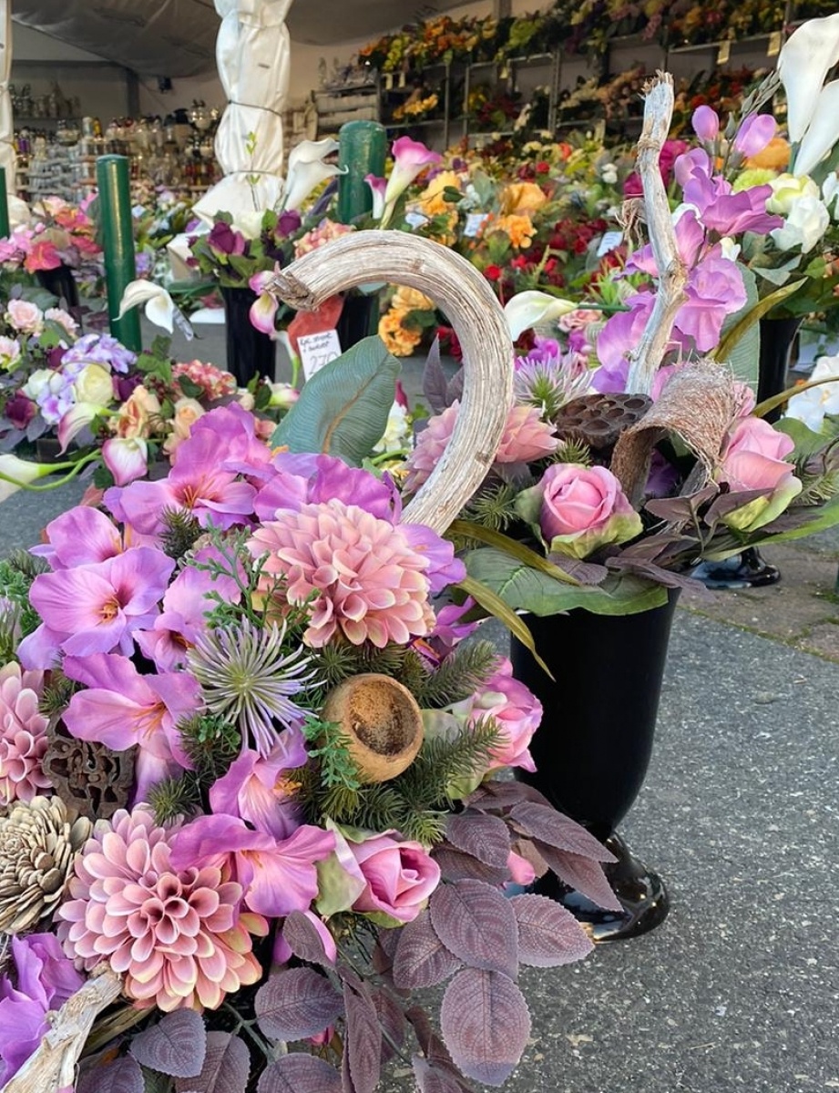 Zdjęcie w galerii na portalu naszraciborz.pl: Przy Auchan ruszył największy w mieście kiermasz przed Wszystkimi Świętymi wiadomości z regionu