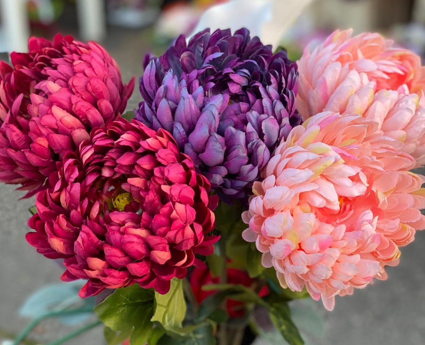 Zdjęcie w galerii na portalu naszraciborz.pl: Przy Auchan ruszył największy w mieście kiermasz przed Wszystkimi Świętymi wiadomości z regionu